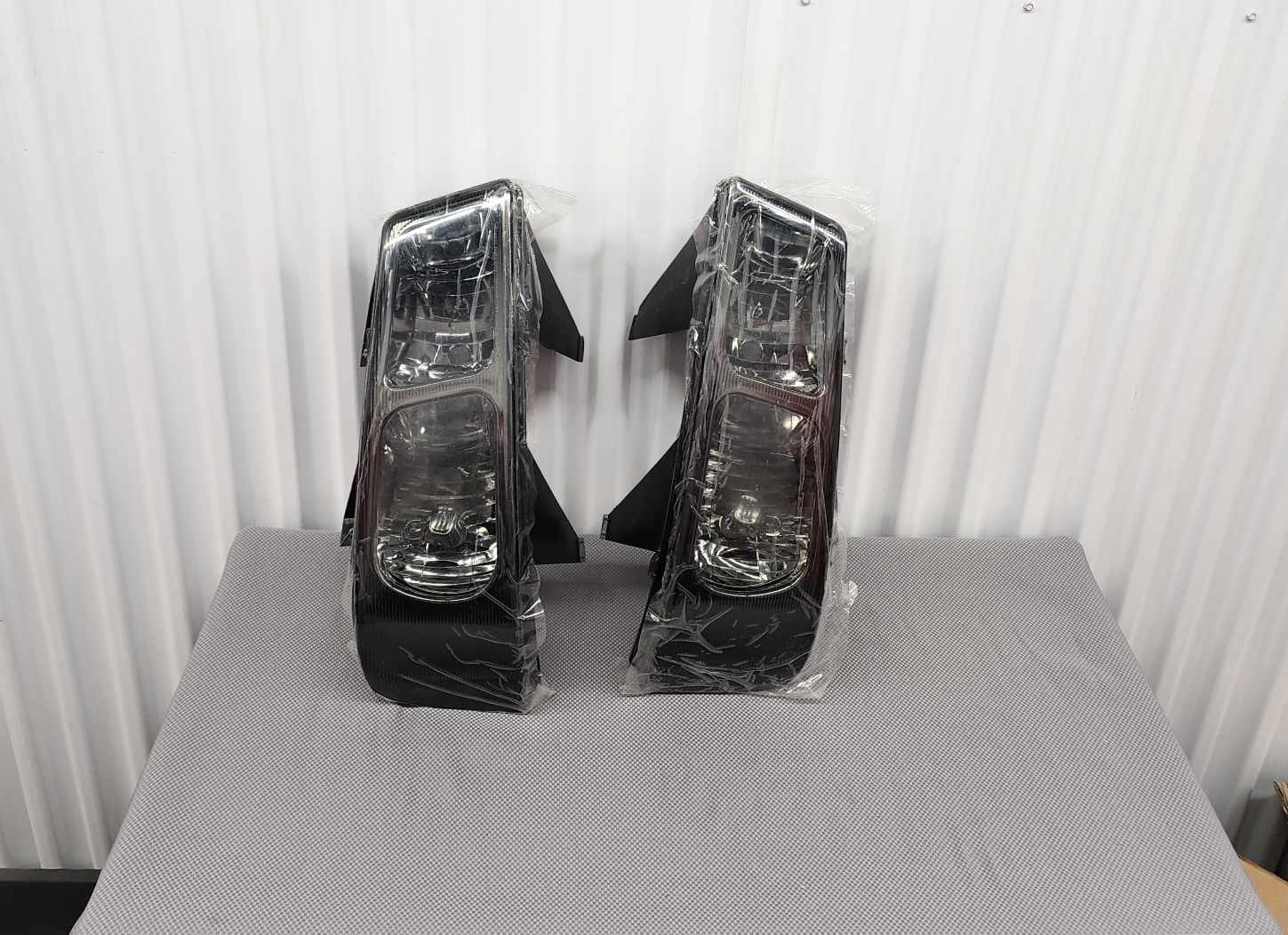 Chevy Express GMC Savannah Headlight Set