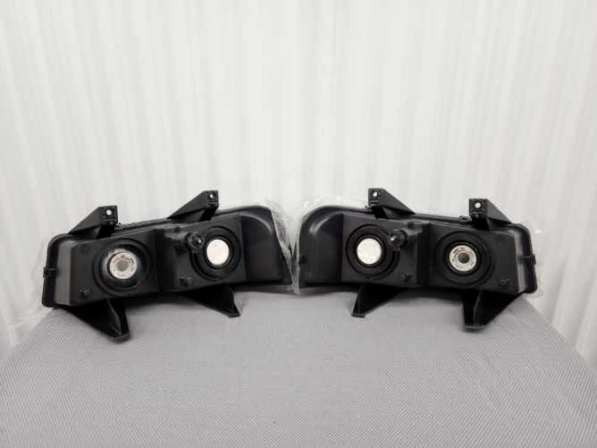 Chevy Express GMC Savannah Headlight Set