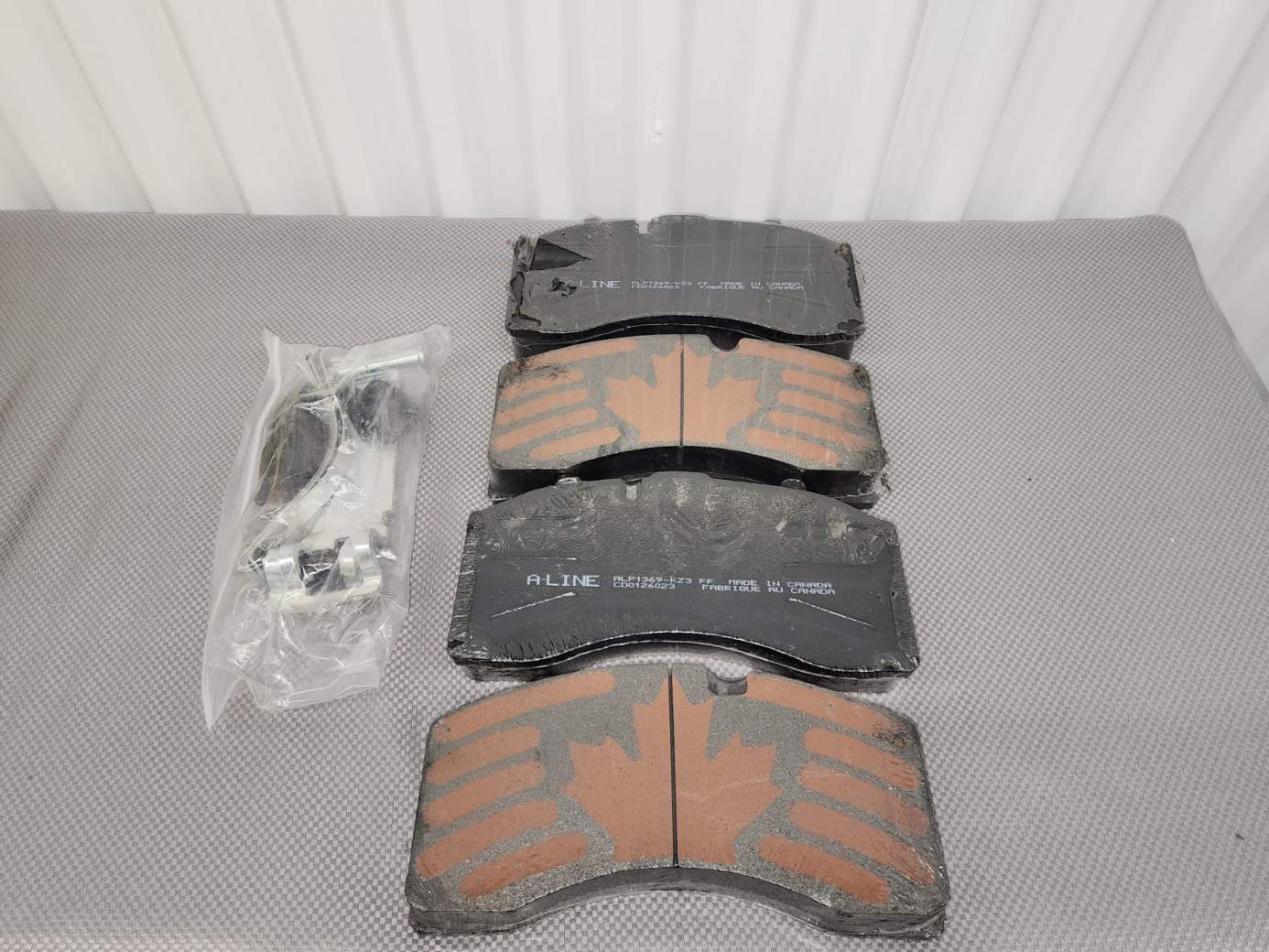 Volvo Freightliner Kenworth 23K GAWR Air Disc Brake Pad Set
