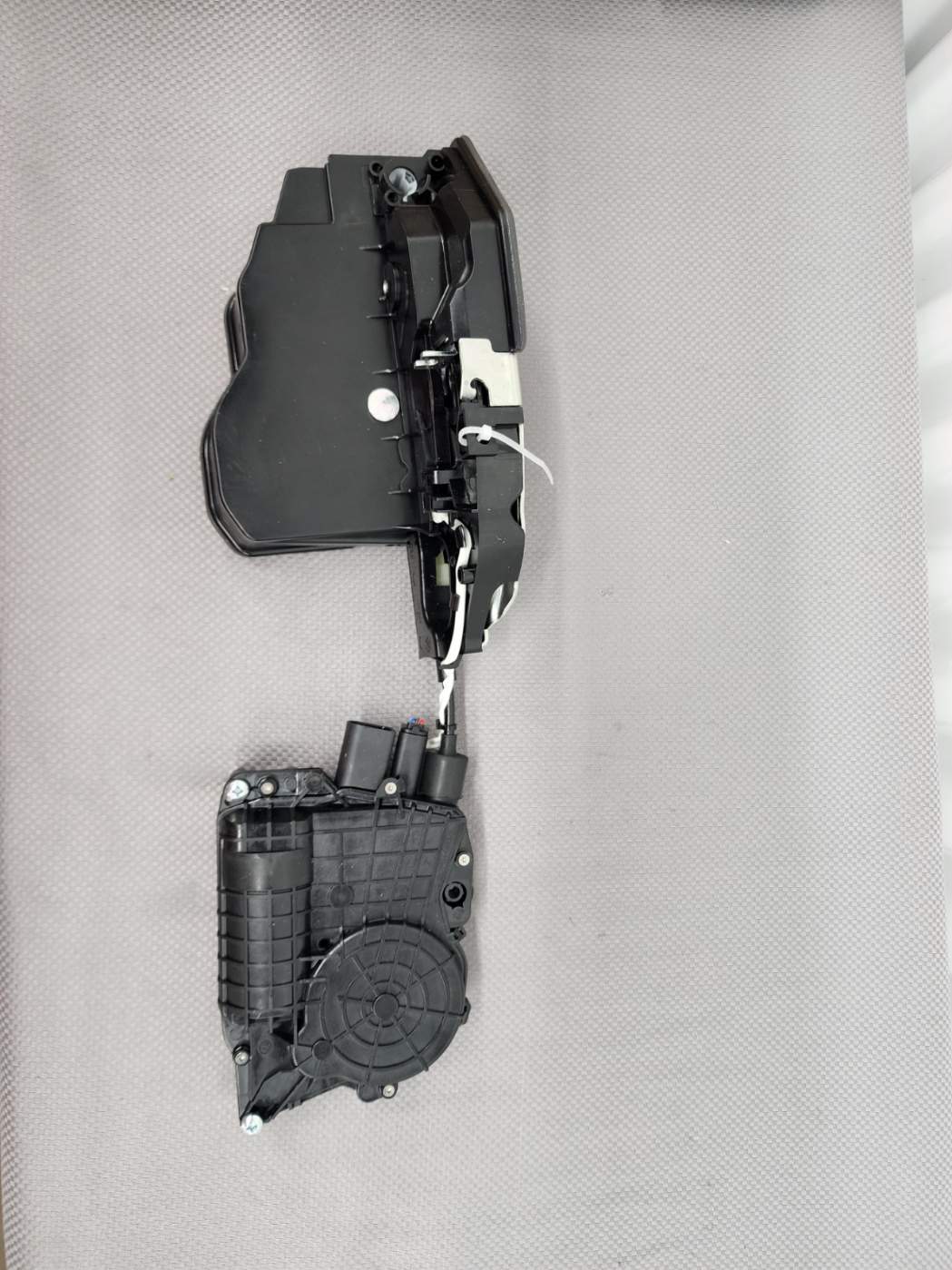 BMW X5 E70 / X6 E71 Left Door Lock Actuator