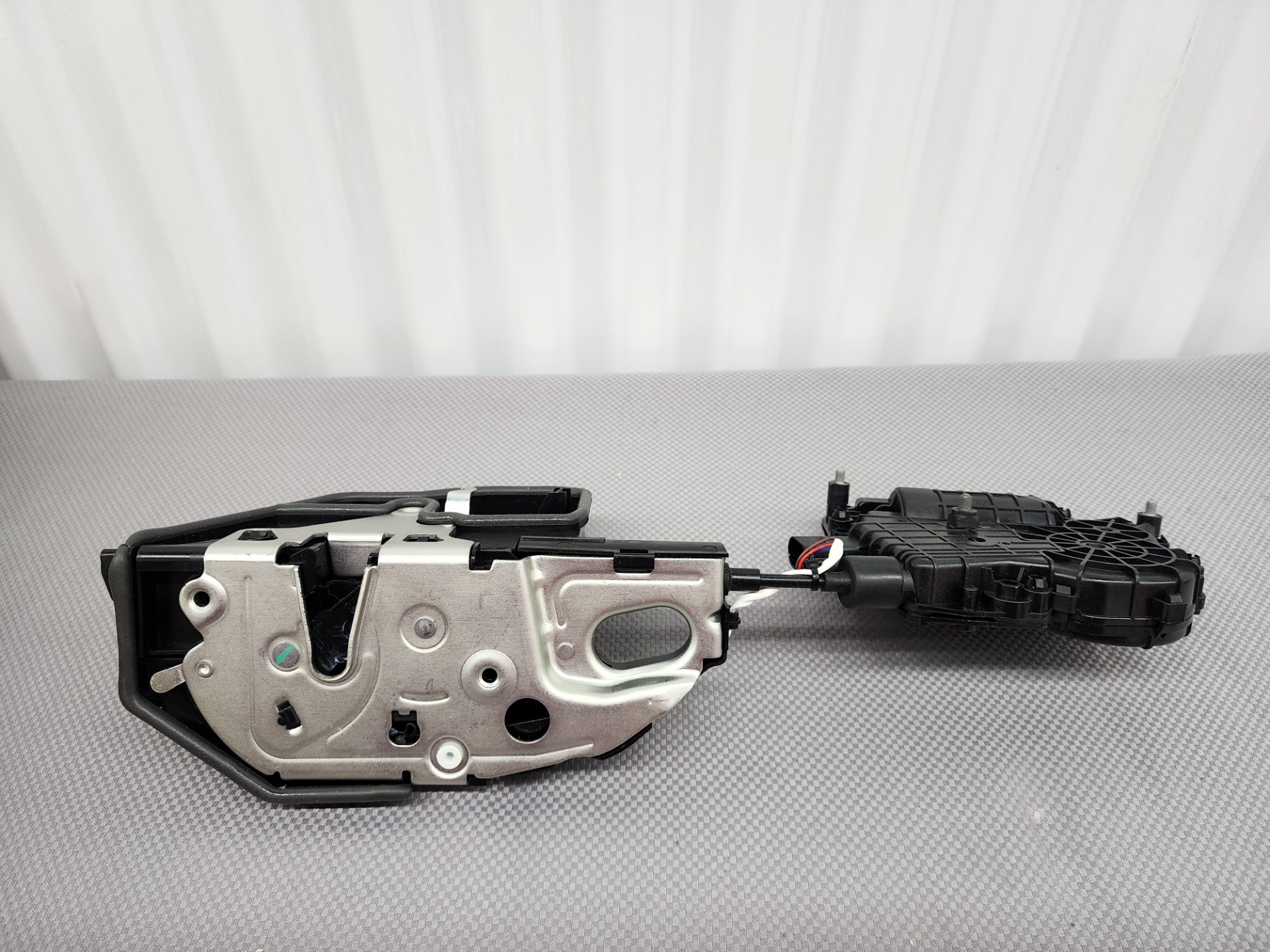 BMW X5 E70 / X6 E71 Left Door Lock Actuator