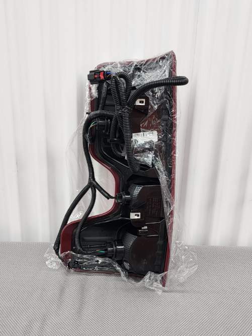 Chevy Silverado 2500 3500 HD Passenger Side Taillight 19-23