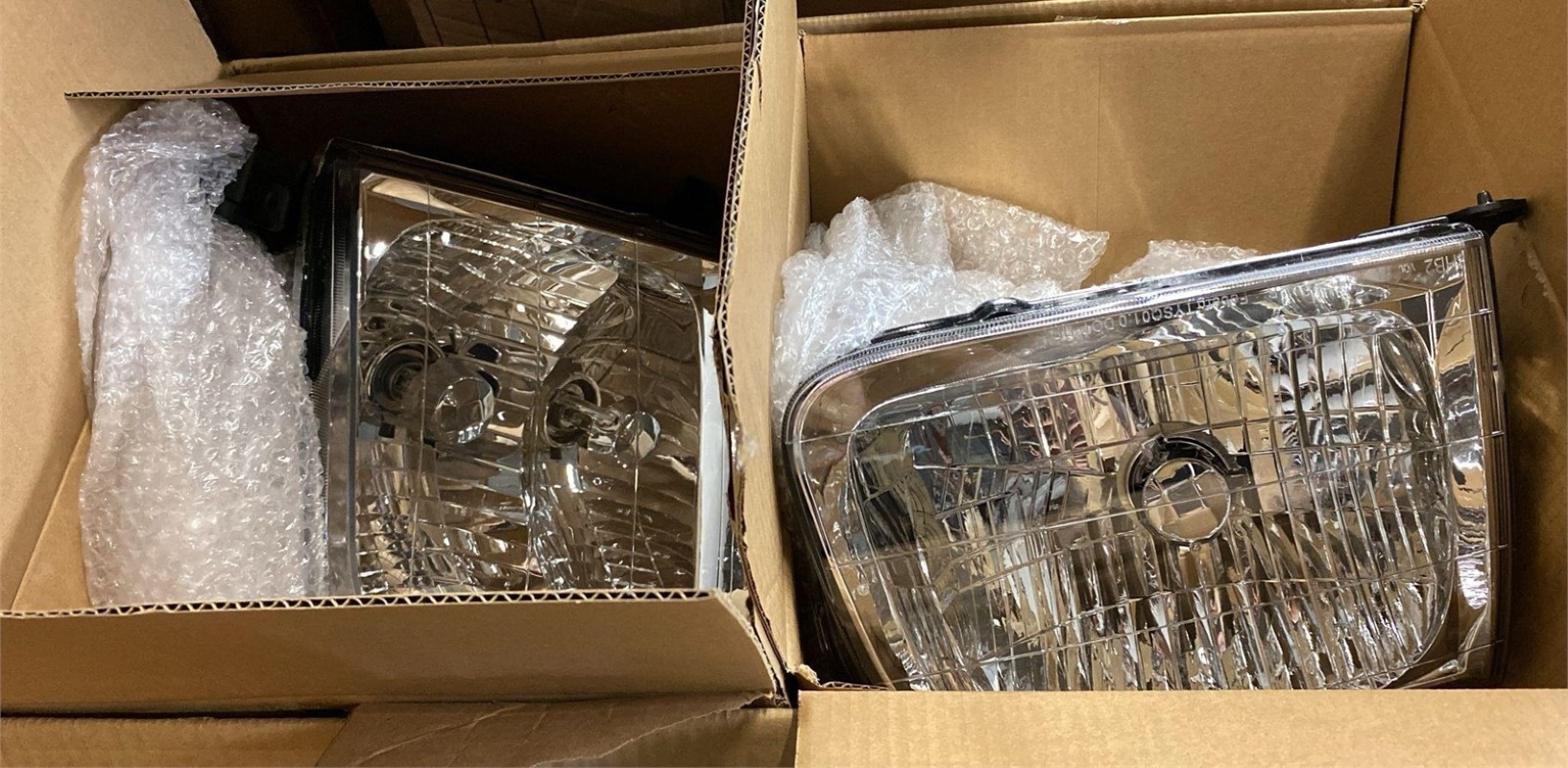 Toyota Tundra / Sequoia Headlights for 2000 to 2004