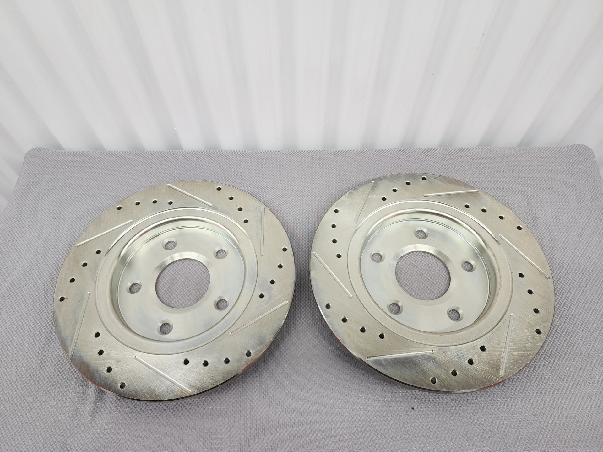 Dodge Caravan / Journey Chrysler Town & Country Rear Brake Rotors