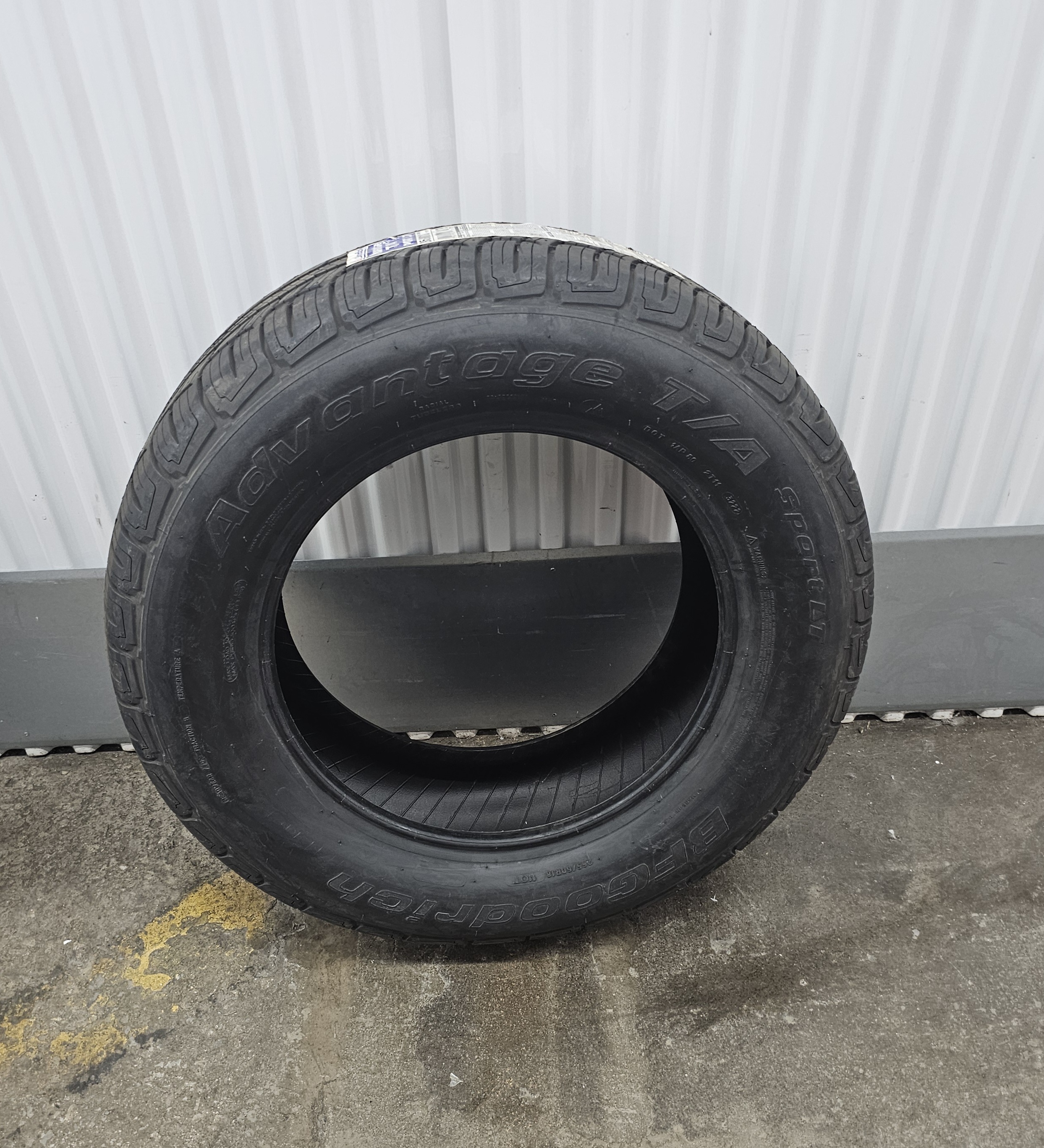 265/60R18 110T BF Goodrich Advantage T/A Sport LT Tire