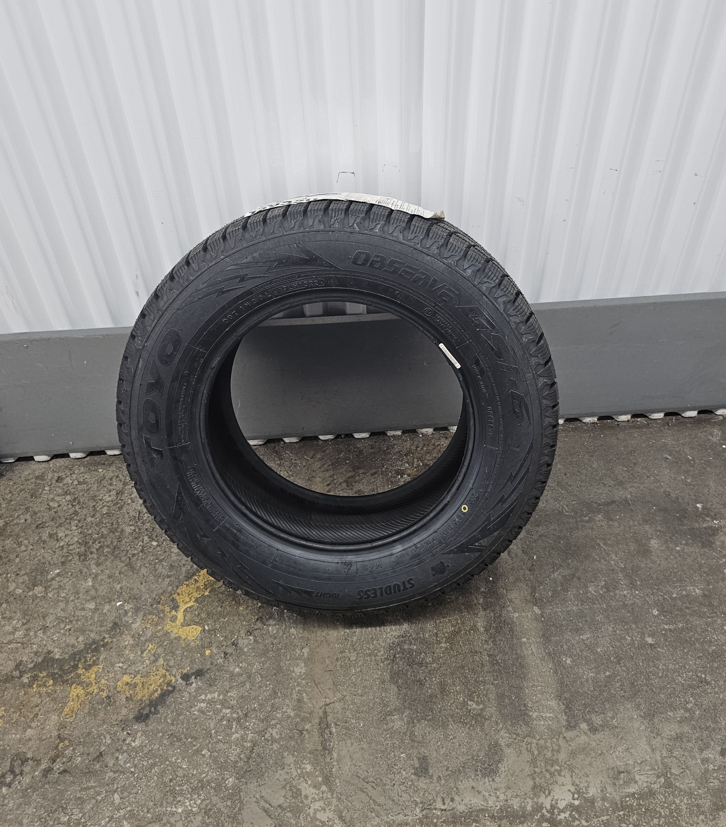 205/65R15 94H Toyo Observe GSi-6 Winter Tire