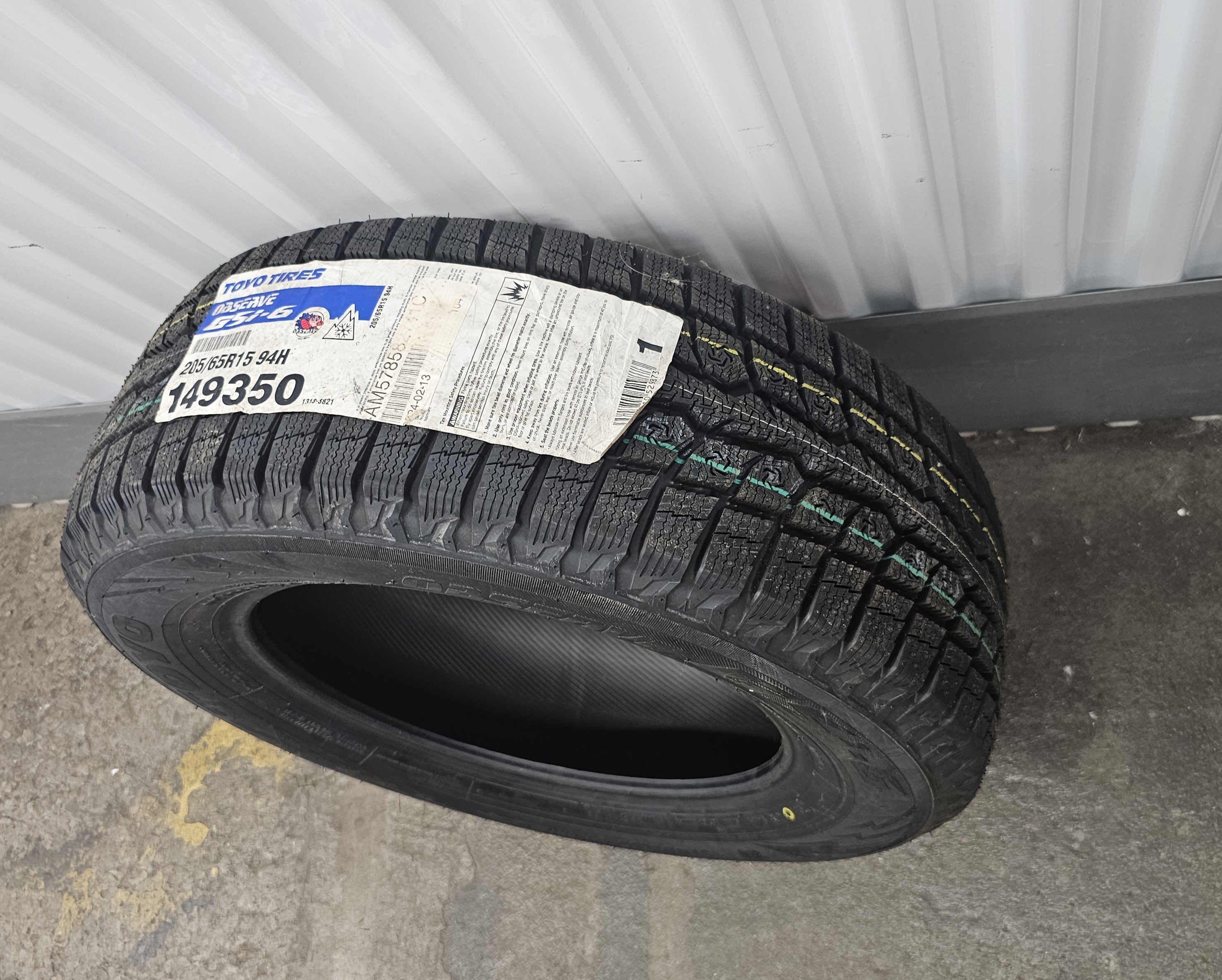 205/65R15 94H Toyo Observe GSi-6 Winter Tire