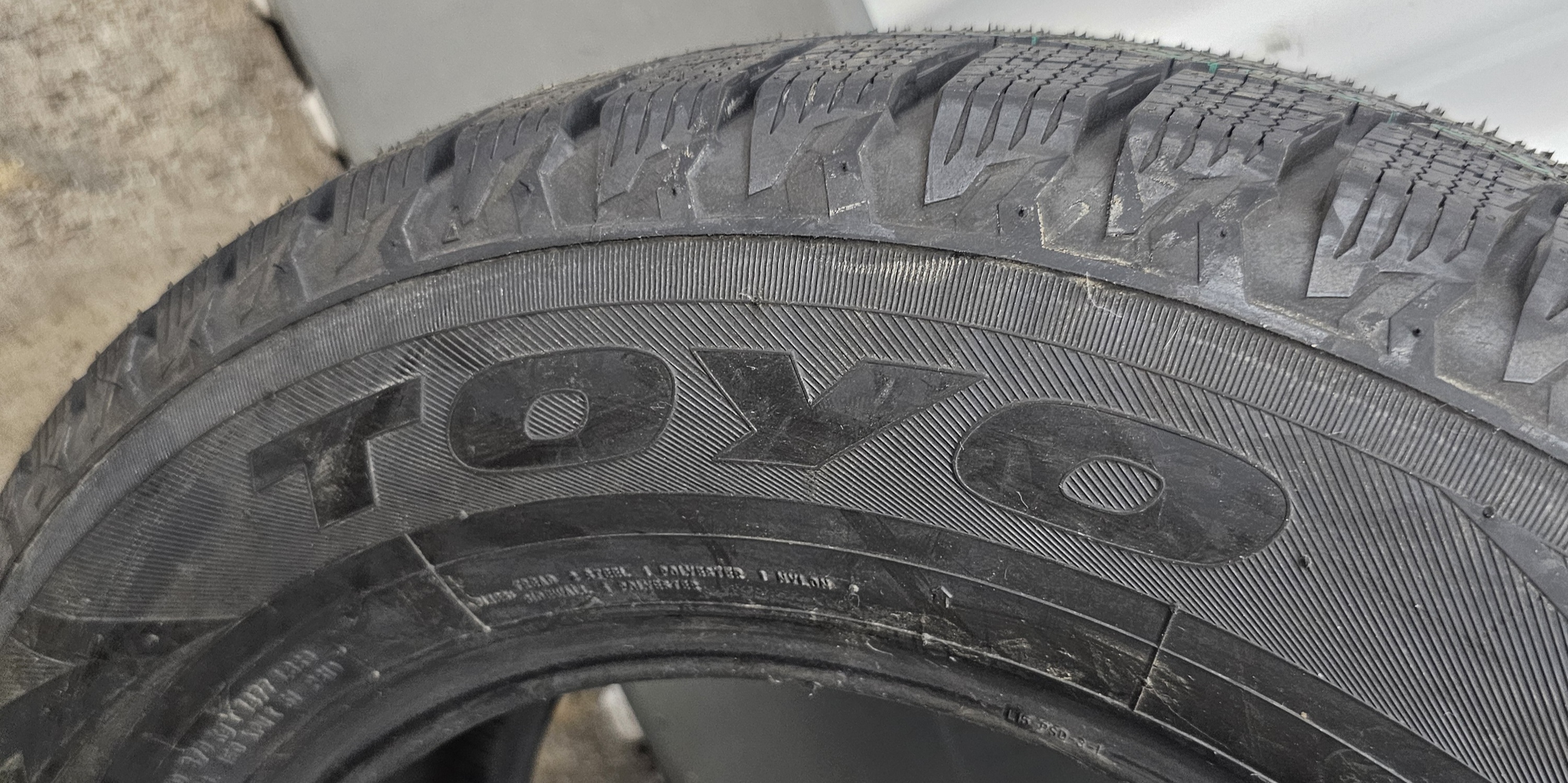 205/65R15 94H Toyo Observe GSi-6 Winter Tire