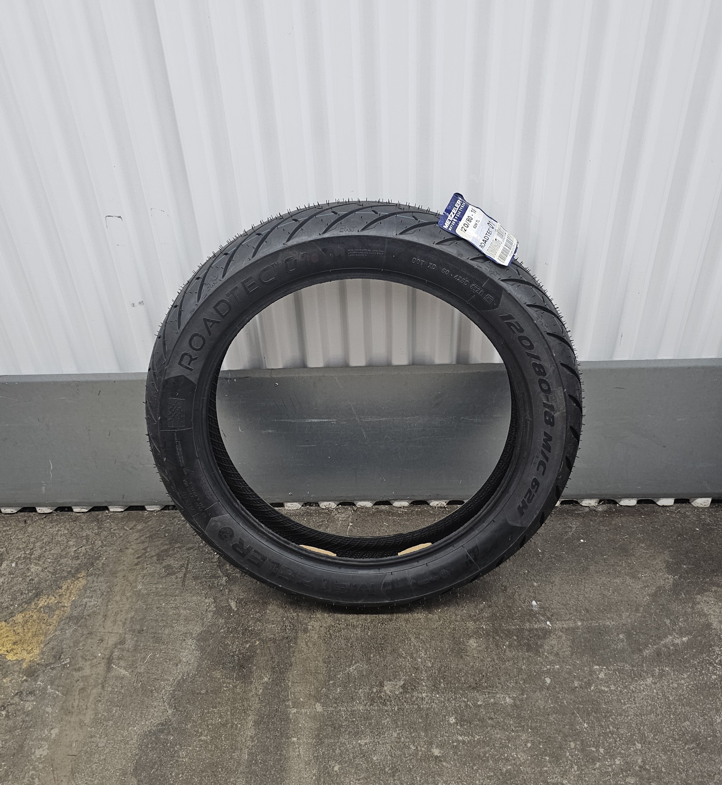 Metzeler Roadtec 120/80 R18 62H Rear Motorcycle Tire