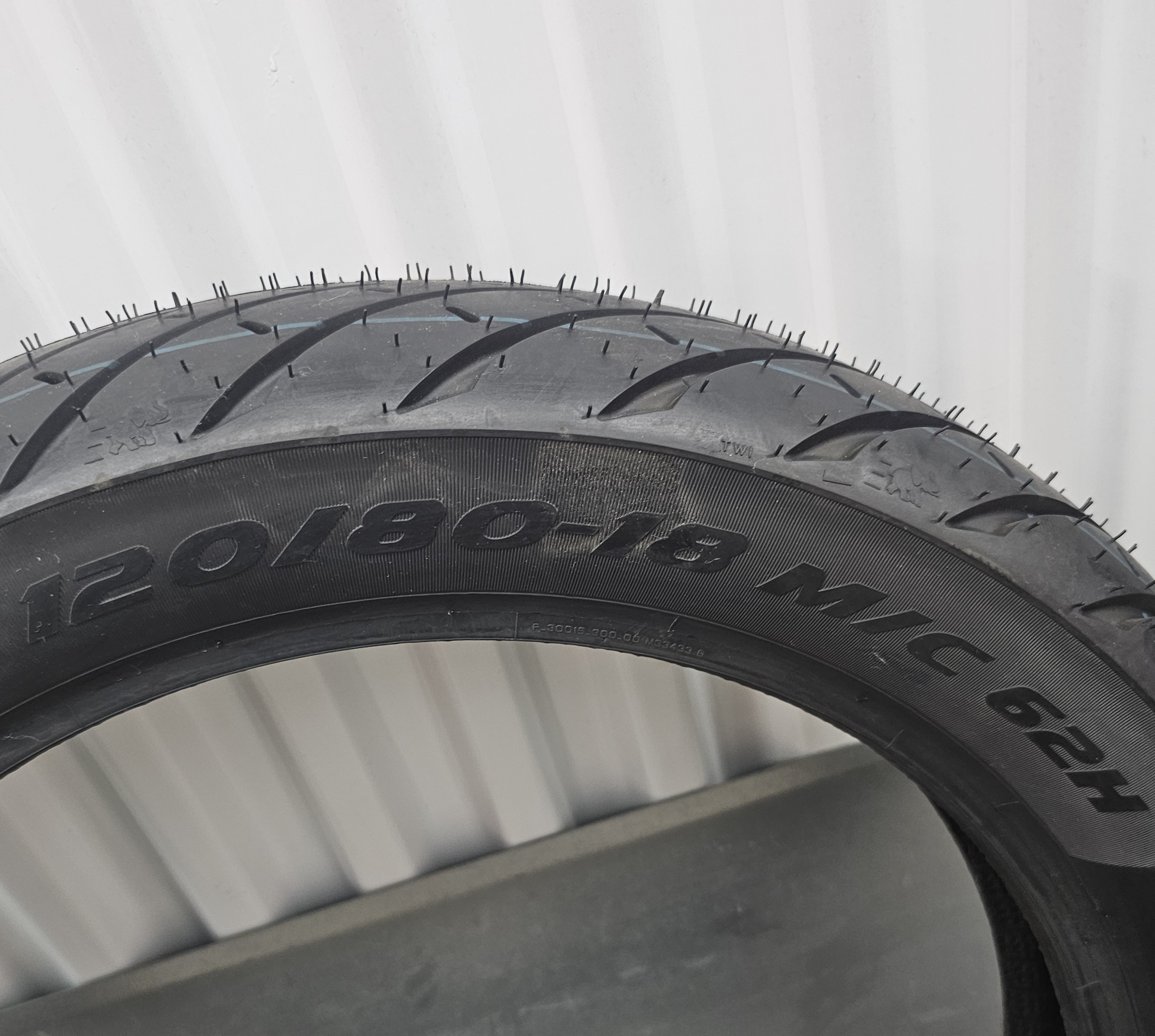 Metzeler Roadtec 120/80 R18 62H Rear Motorcycle Tire