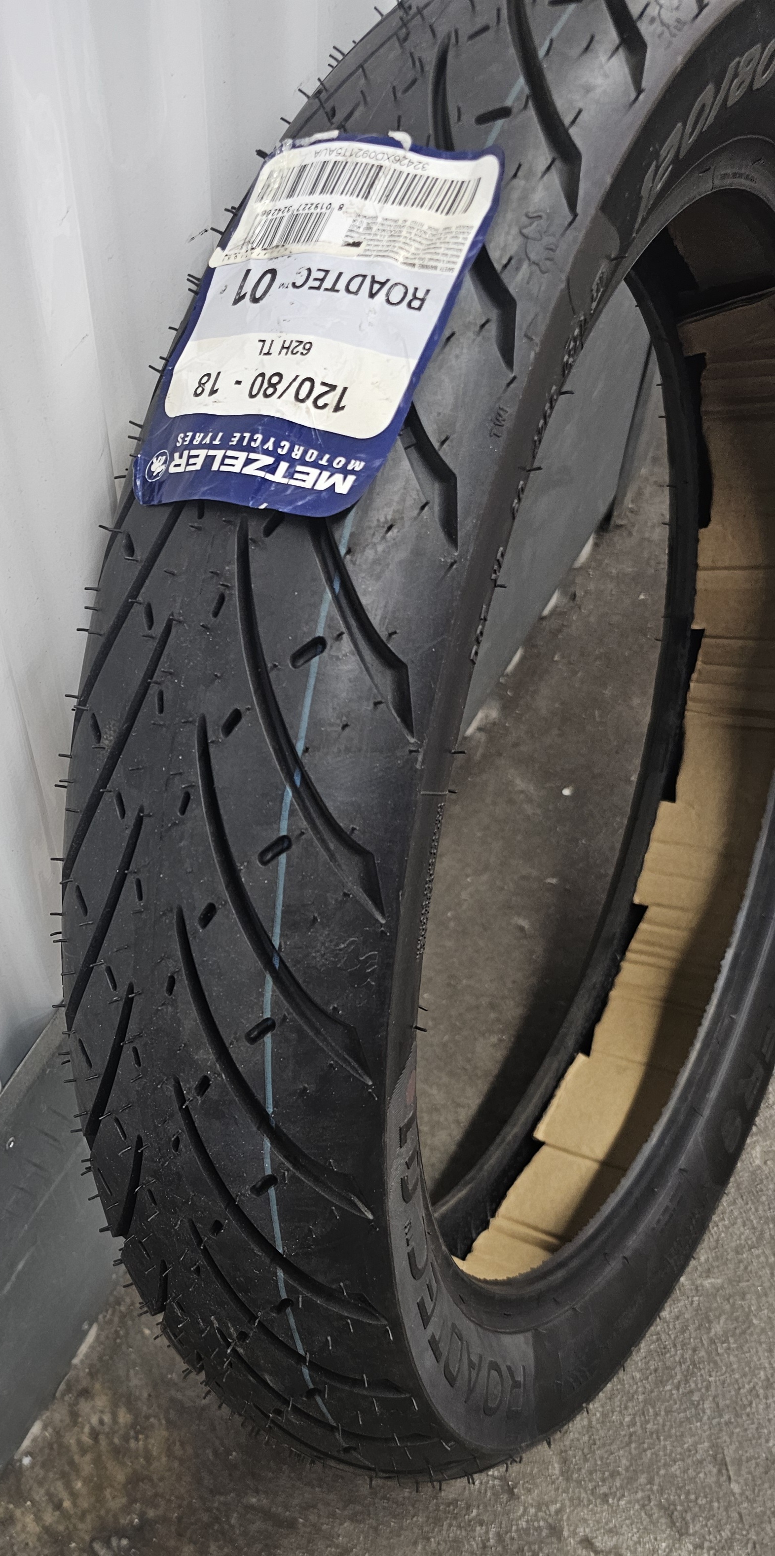 Metzeler Roadtec 120/80 R18 62H Rear Motorcycle Tire