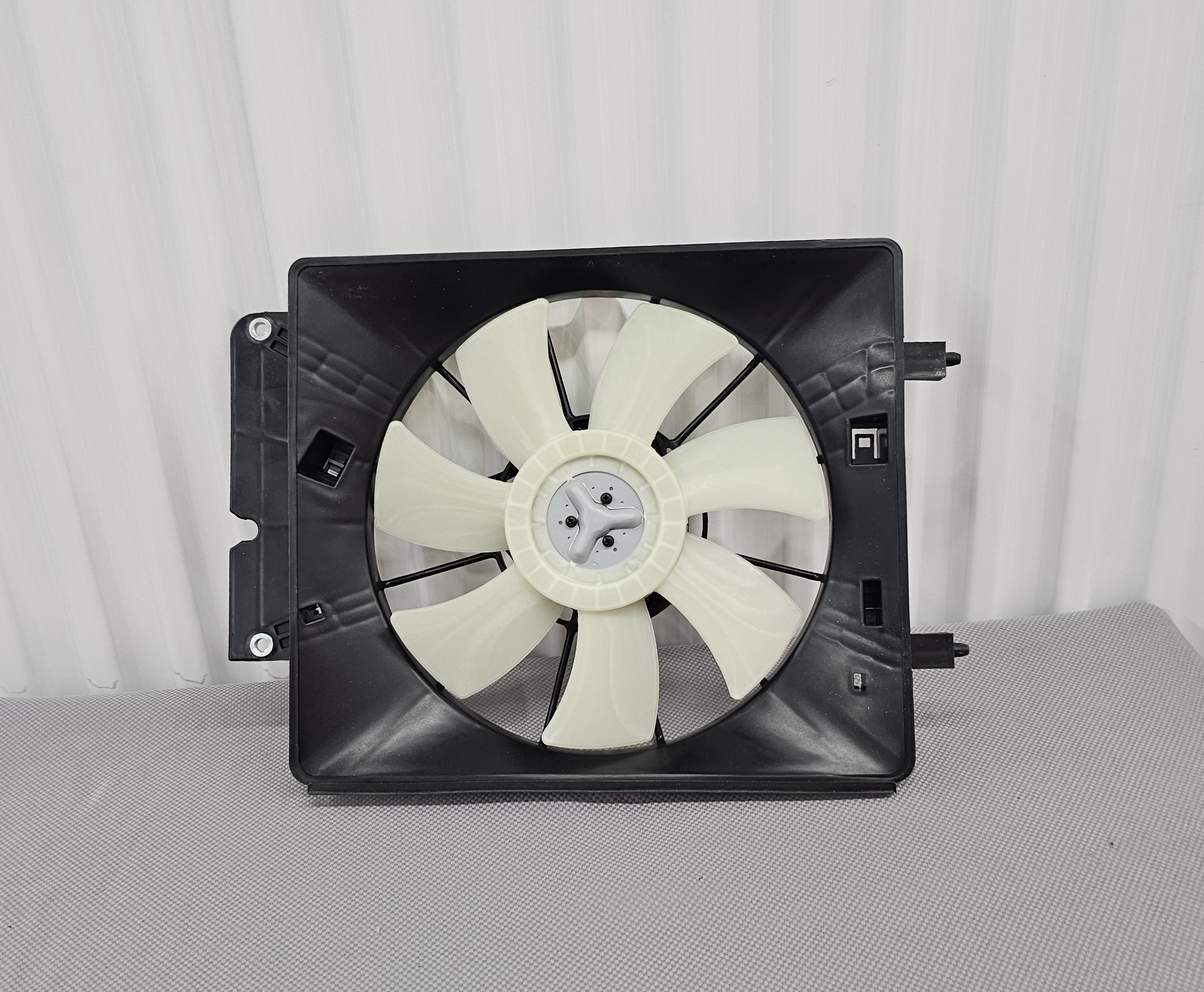 Honda CRV / Element Condenser Cooling Fan Assembly