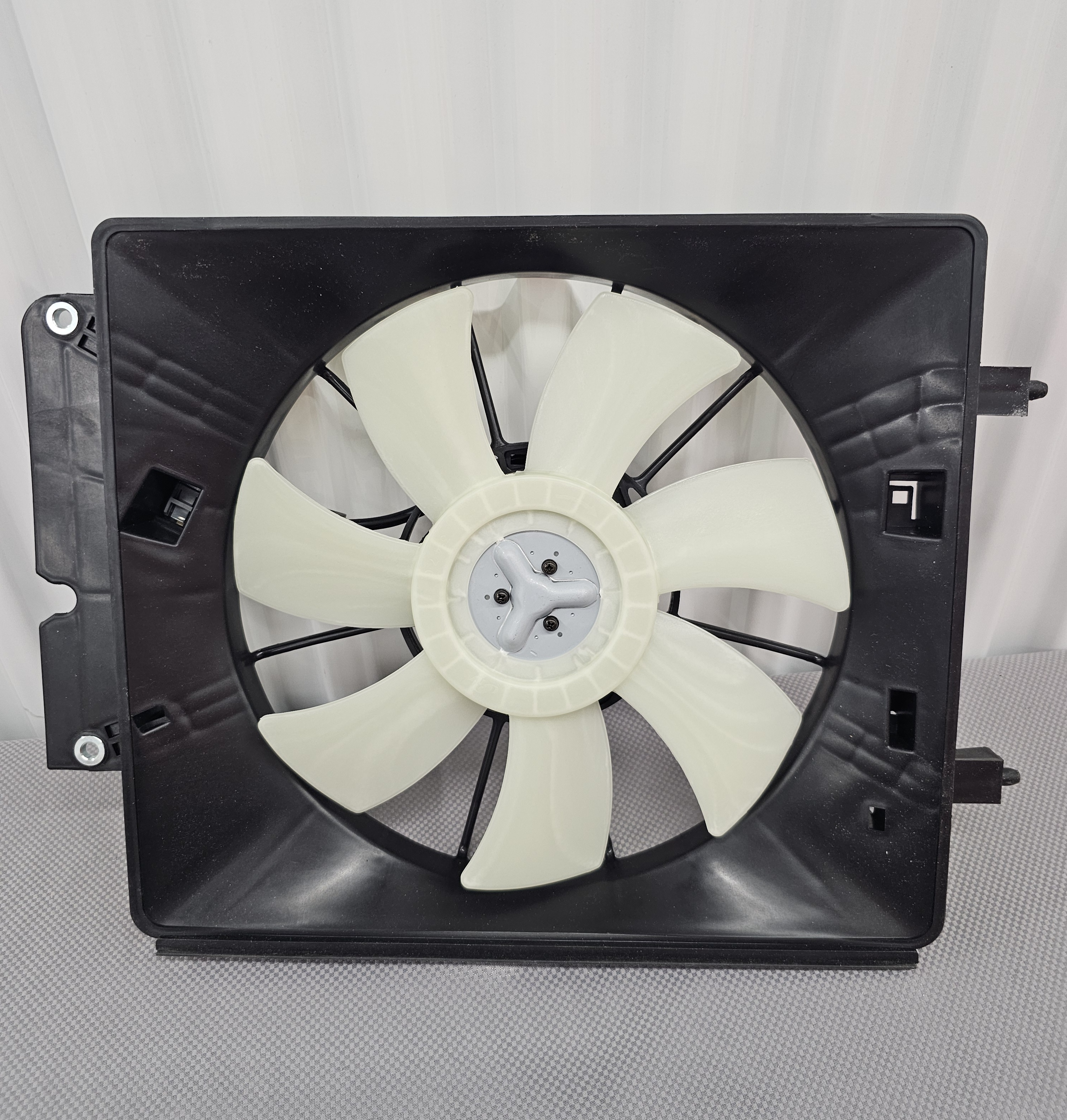 Honda CRV / Element Condenser Cooling Fan Assembly