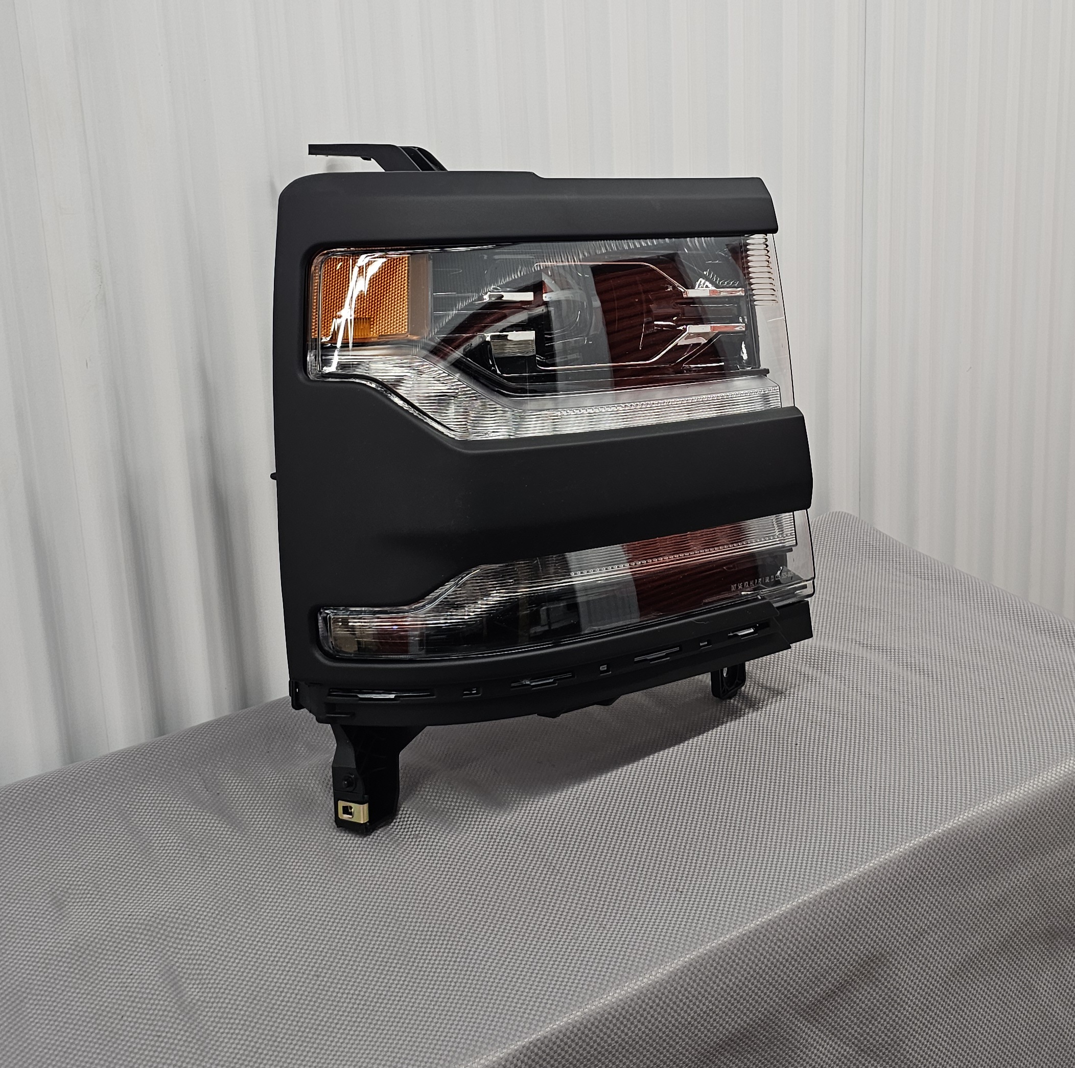 Chevy Silverado 1500 Passenger Side RH Headlight 2016 - 2019