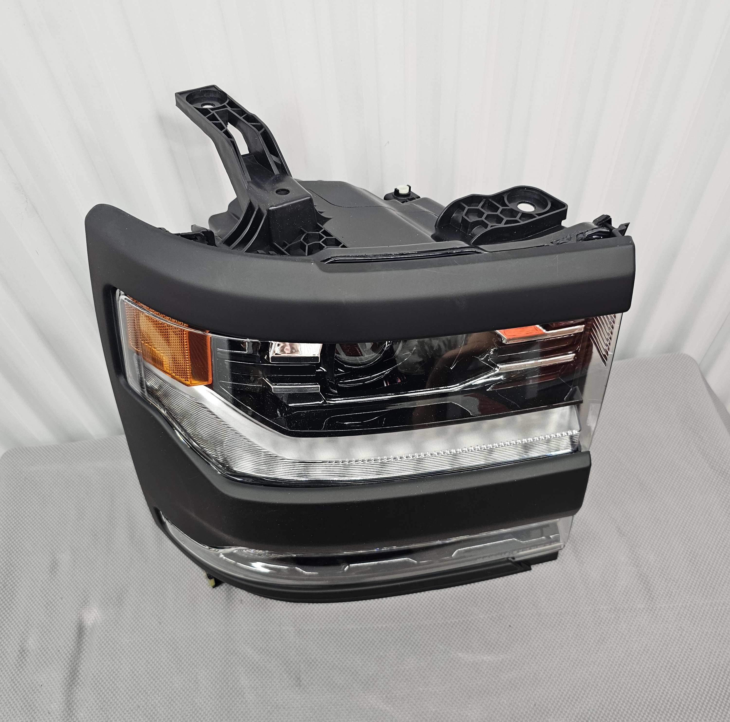 Chevy Silverado 1500 Passenger Side RH Headlight 2016 - 2019