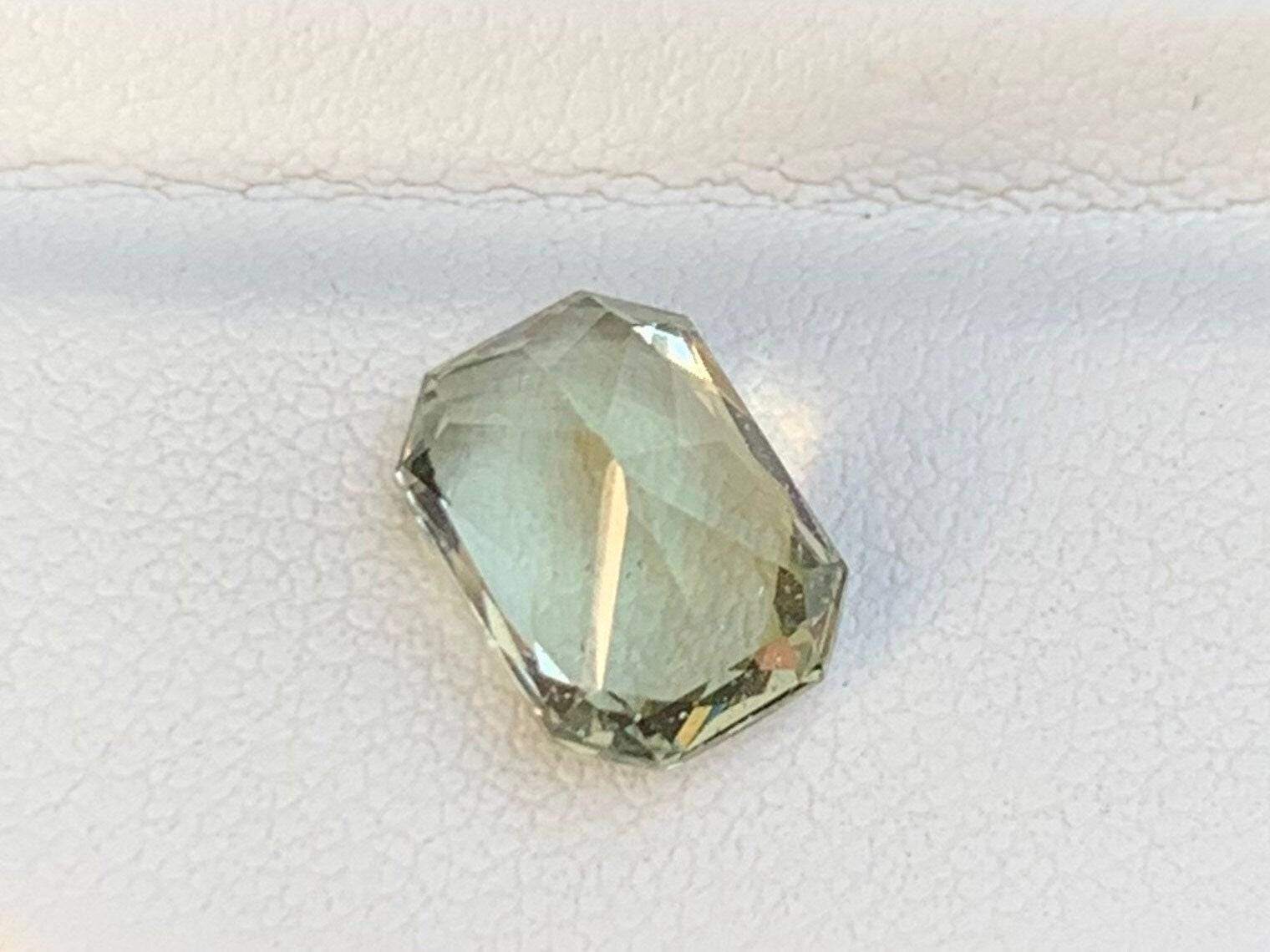 Mint Green Sapphire 4.46ct - (UH)