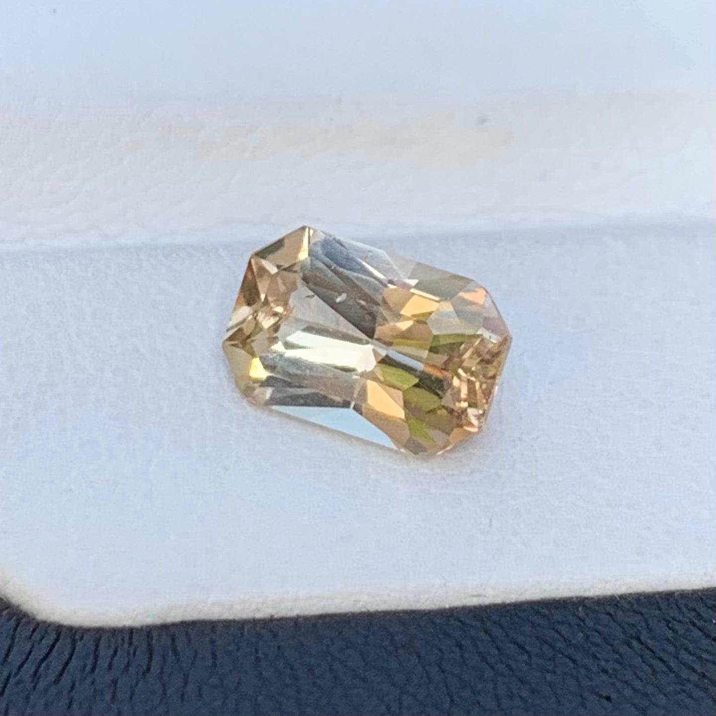 Champagne 2.43ct Peach Sapphire - (UH)