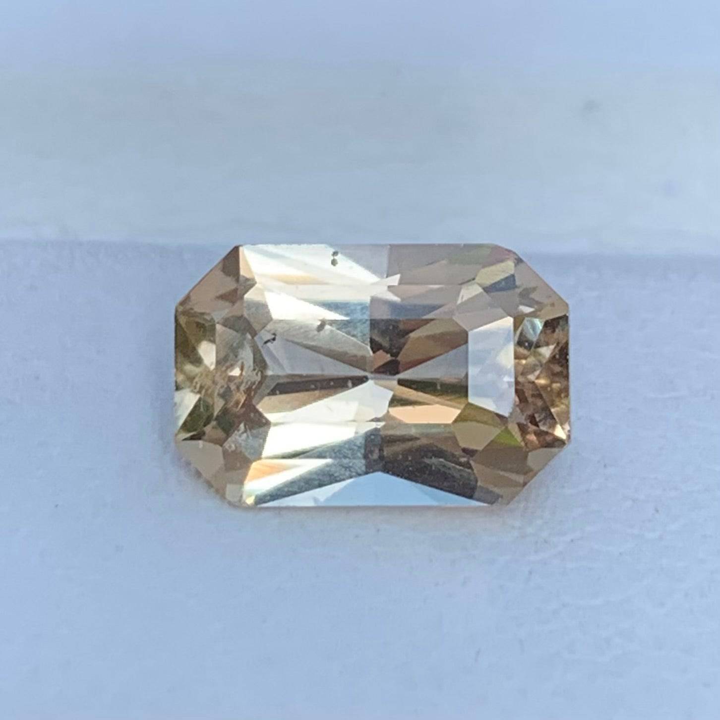 Champagne 2.43ct Peach Sapphire - (UH)