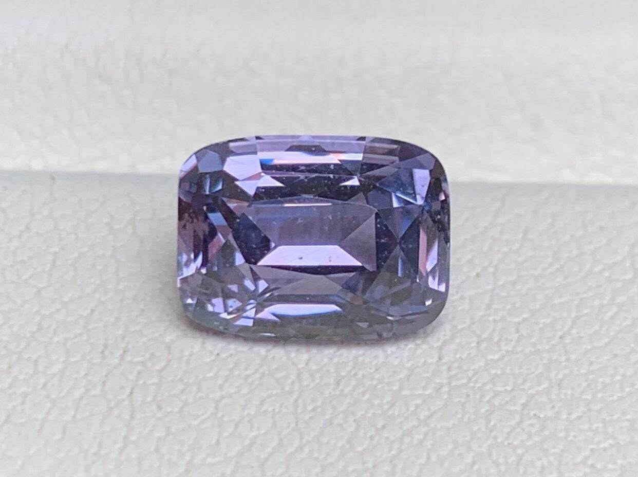 Violet Sapphire 2.91ct - (UH)