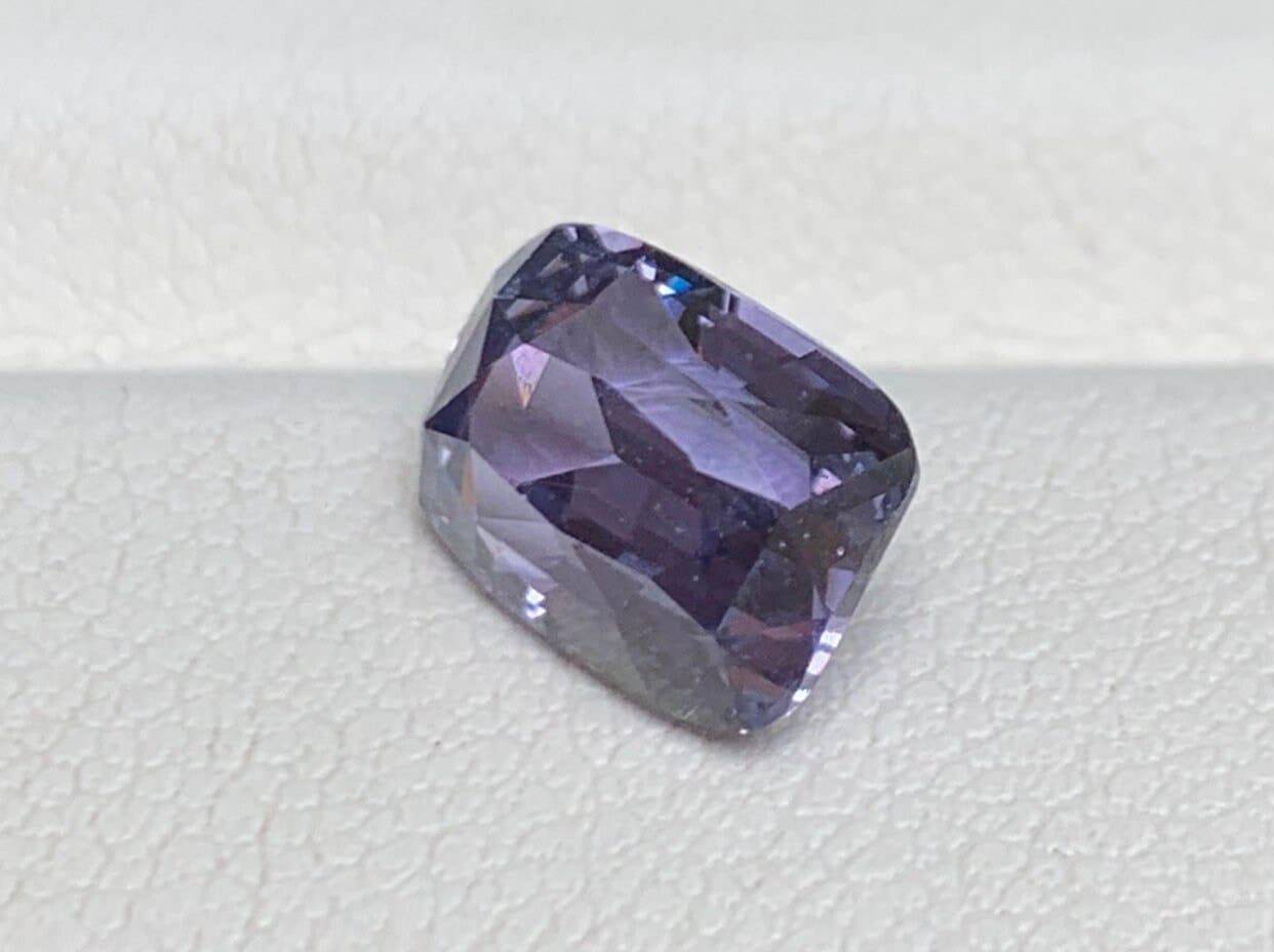 Violet Sapphire 2.91ct - (UH)