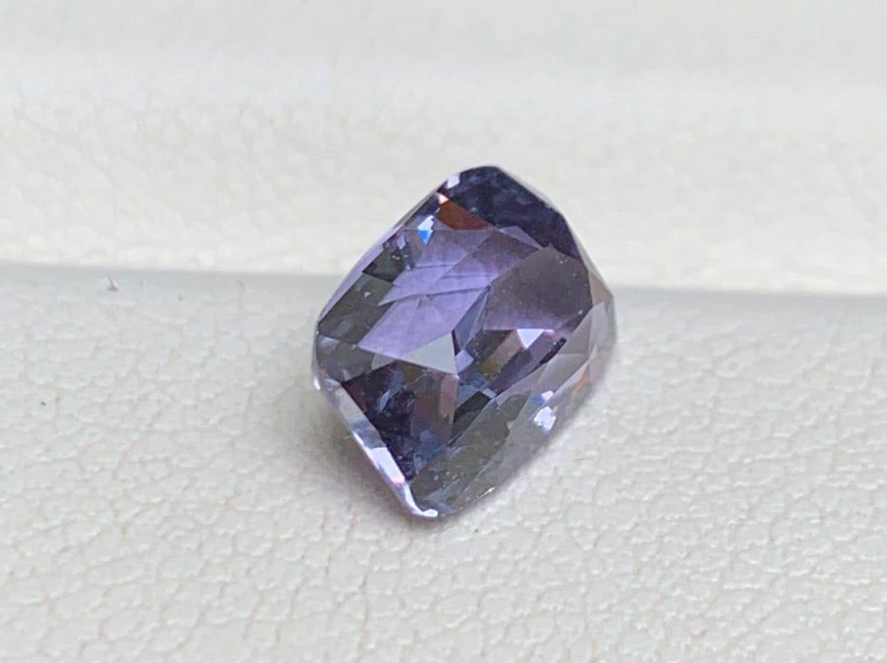 Violet Sapphire 2.91ct - (UH)