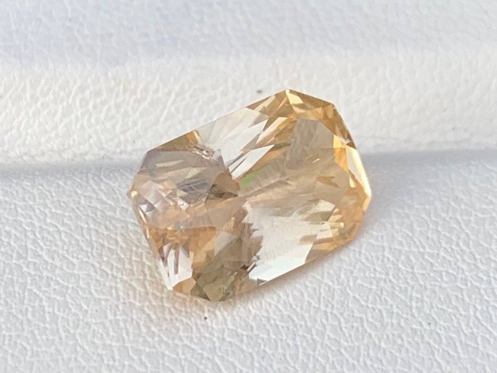 Golden Peach Sapphire 5.96ct - (UH)
