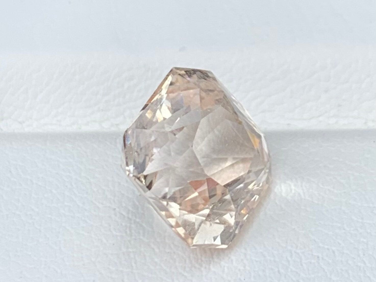 Natural Champange Peach Sapphire 8.60ct - (UH)
