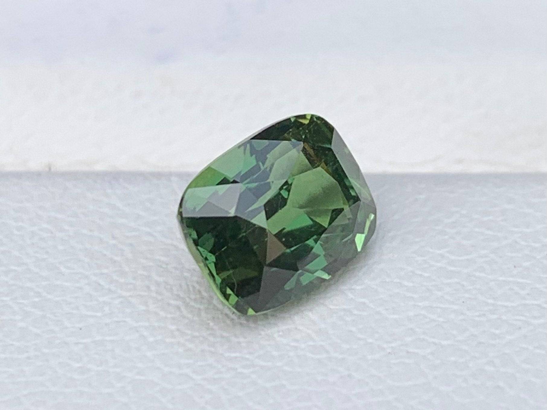 Green Sapphire 3.03ct - (UH)