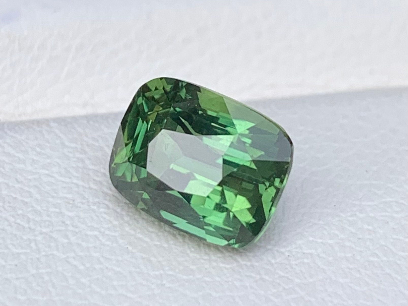 Green Sapphire 3.03ct - (UH)