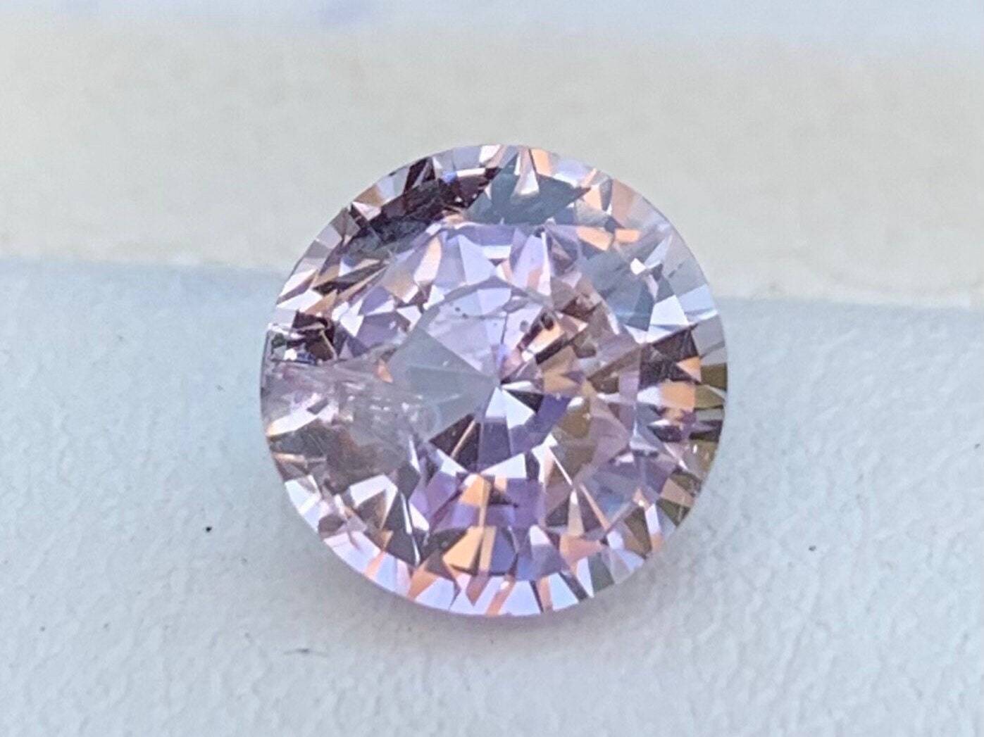 Natural Lavender Sapphire 3.15ct - (UH)