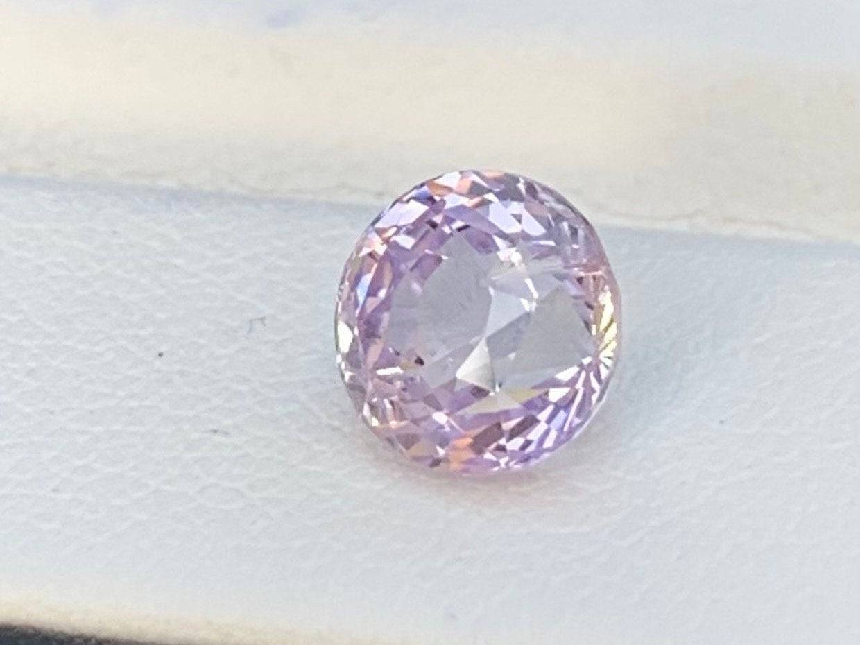 Natural Lavender Sapphire 3.15ct - (UH)
