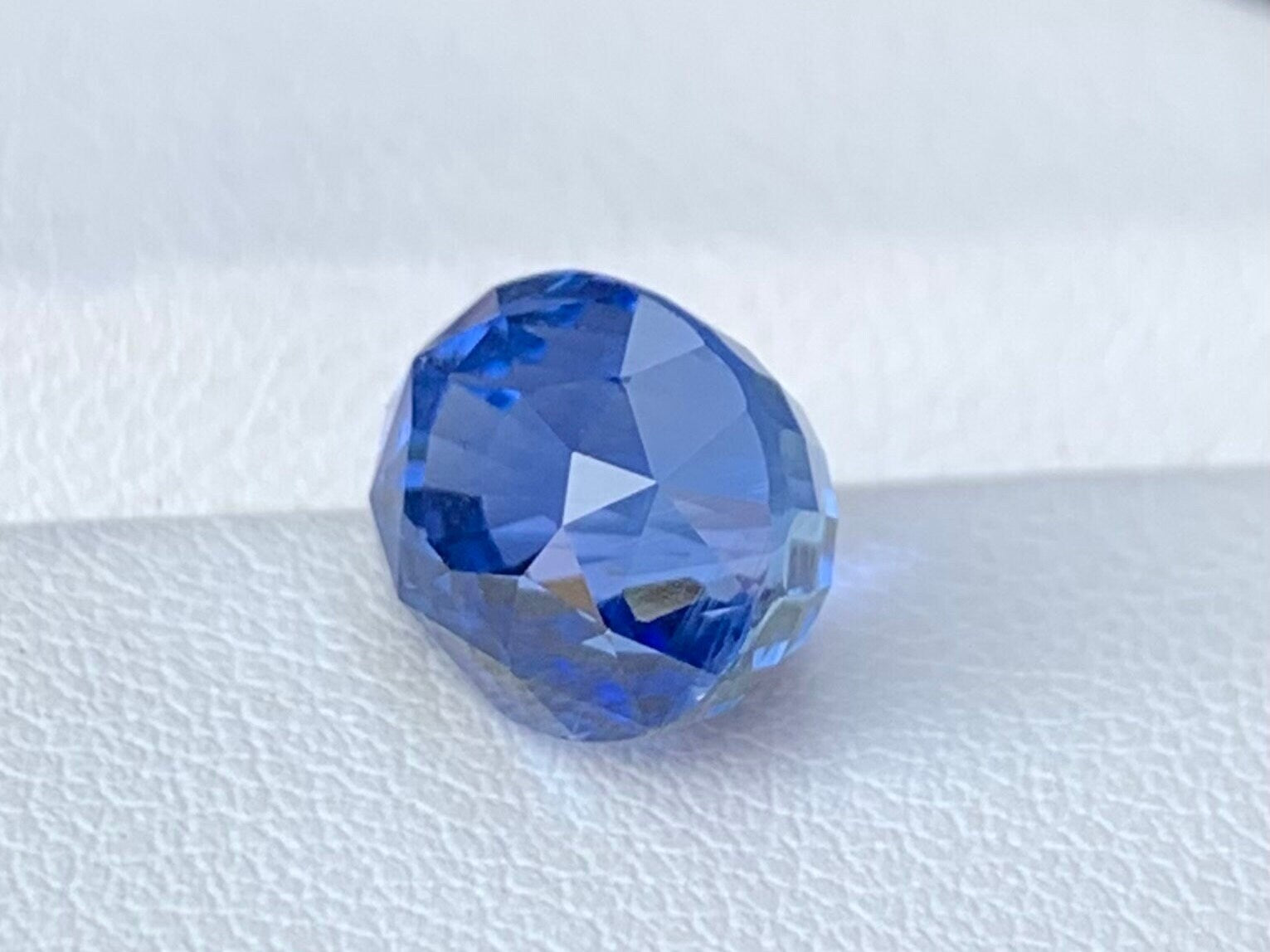 Natural Cornflower Blue Sapphire 5.66ct - (UH)