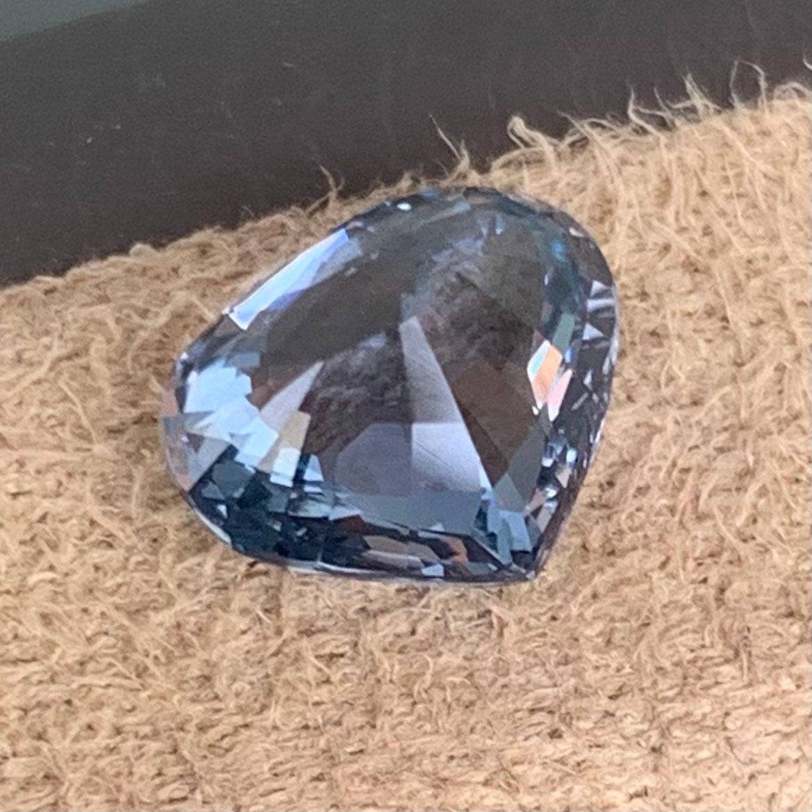 Natural Sparkling Spinel 3.45ct - (UH)