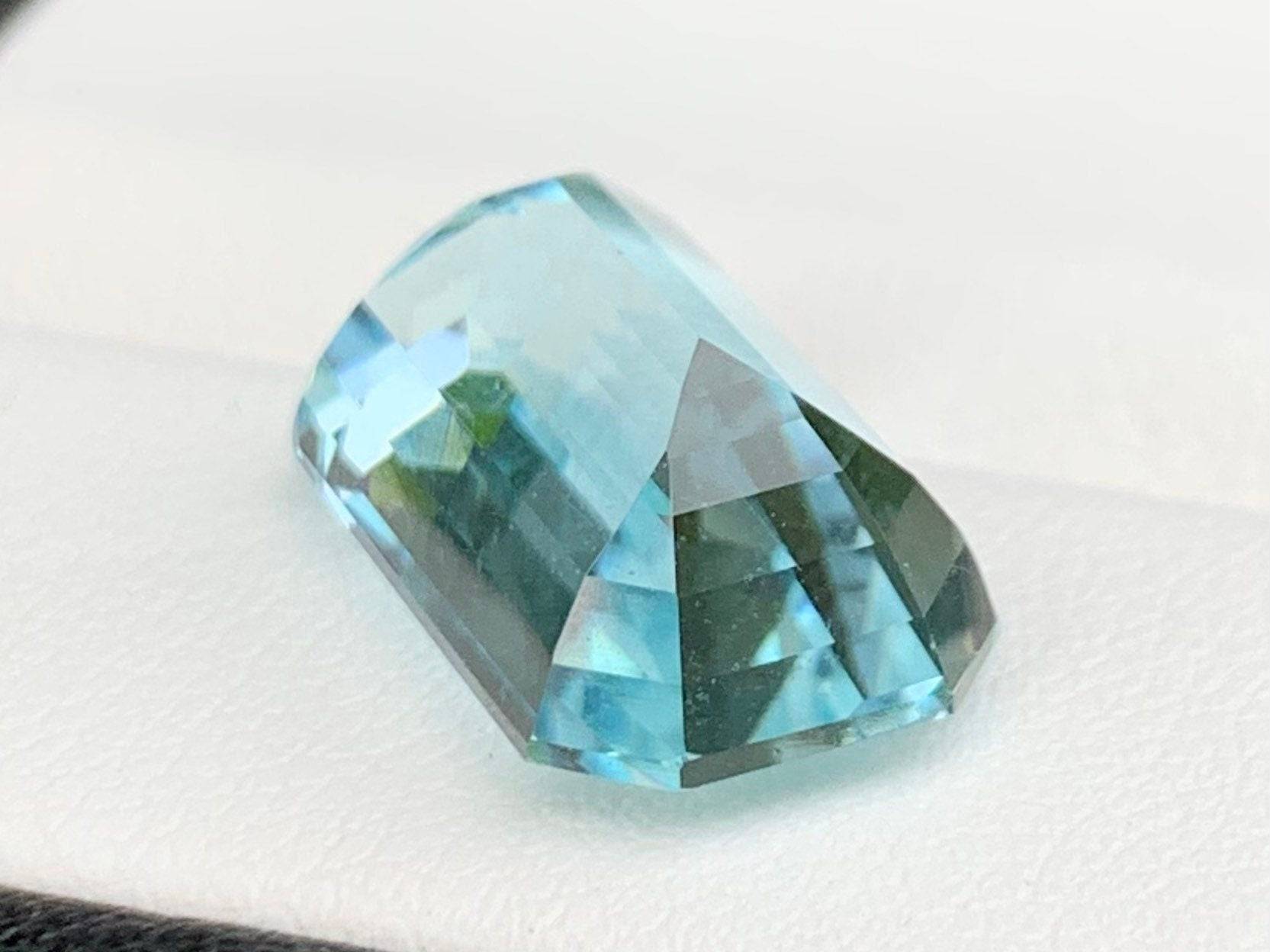 Natural Aquamarine 8.36ct - (UH)