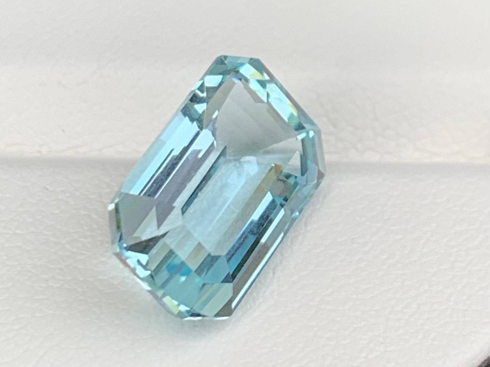 Natural Aquamarine 8.36ct - (UH)