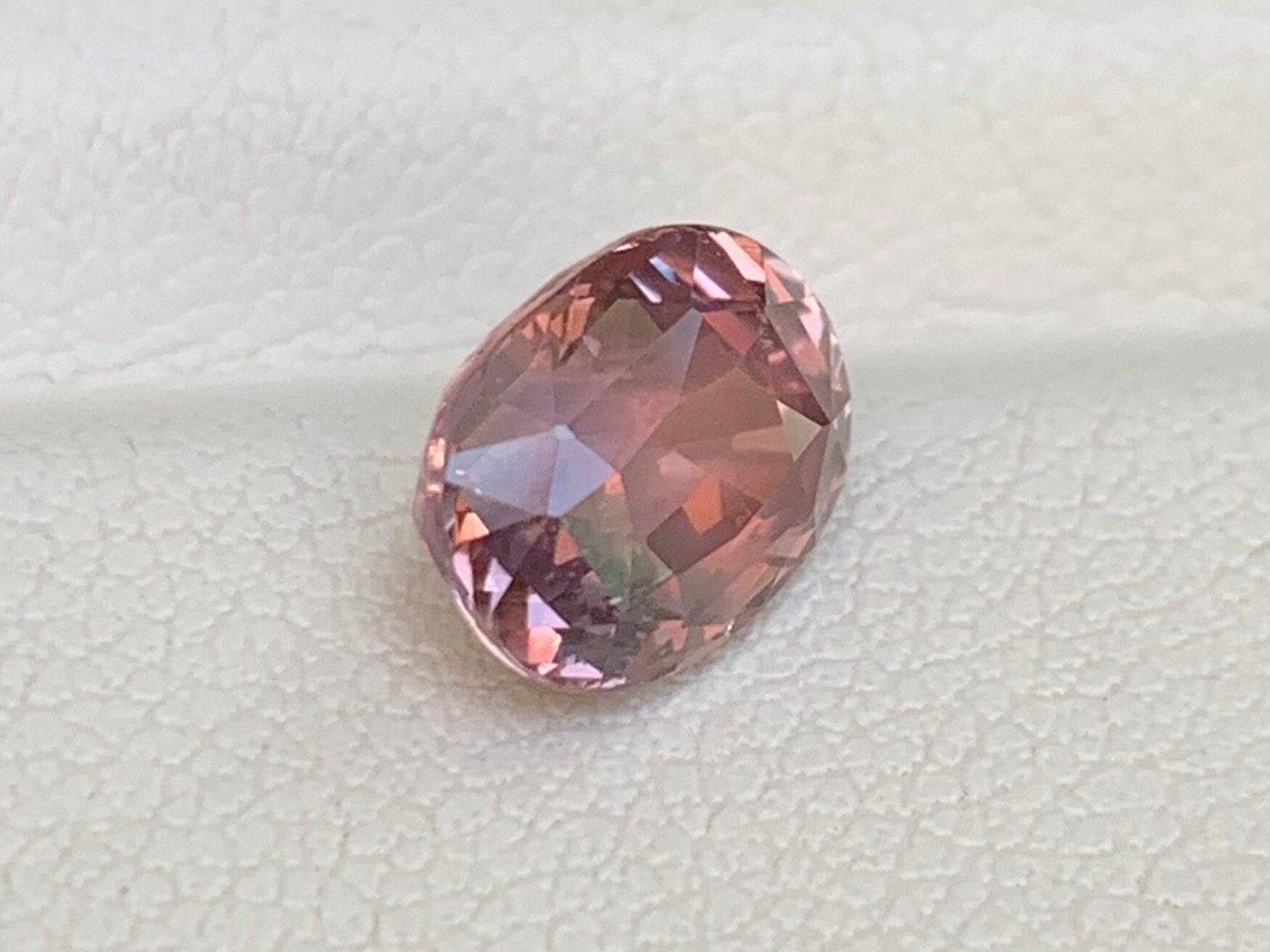 Natural Padparadscha Sapphire 2.67ct ( UH )