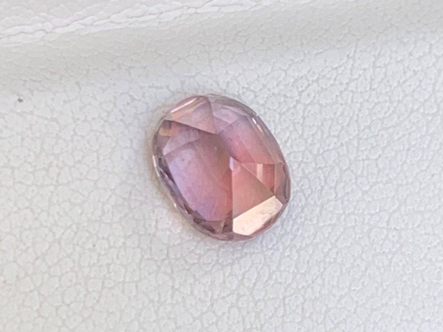 Natural Padparadscha Sapphire 2.67ct ( UH )