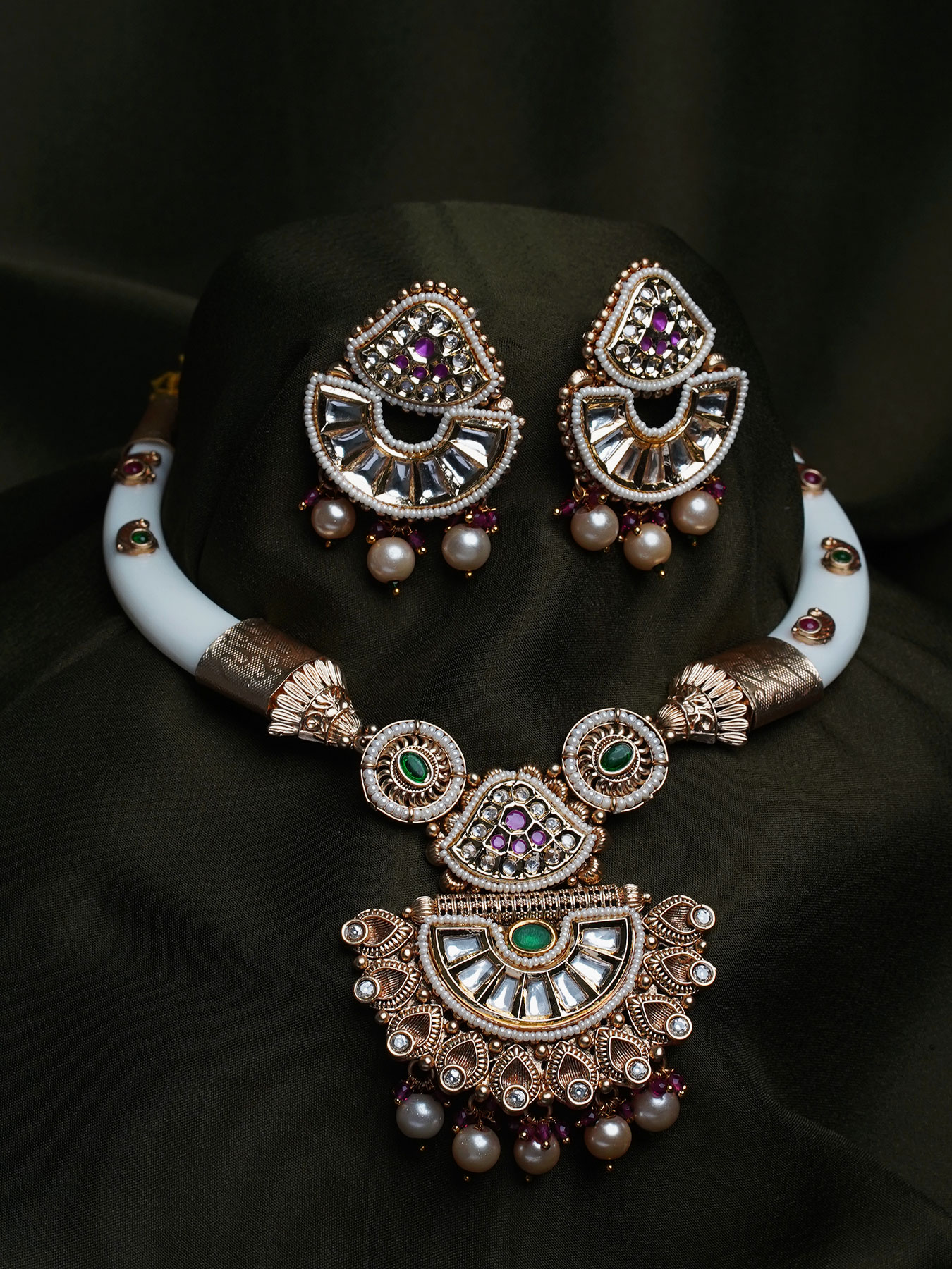 Traditional Kundan Necklace Set