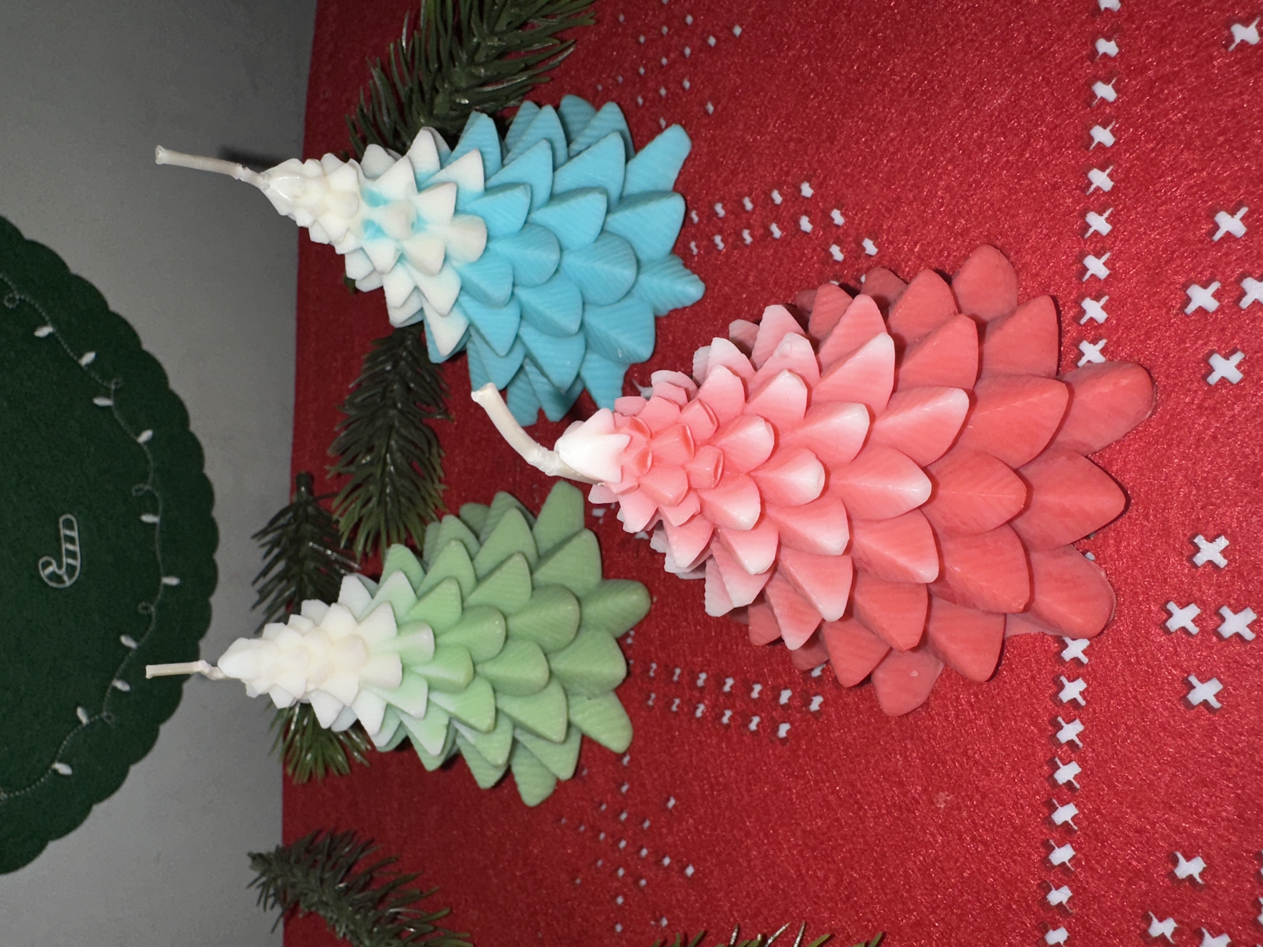 Handgemachte Weihnachtskerzen