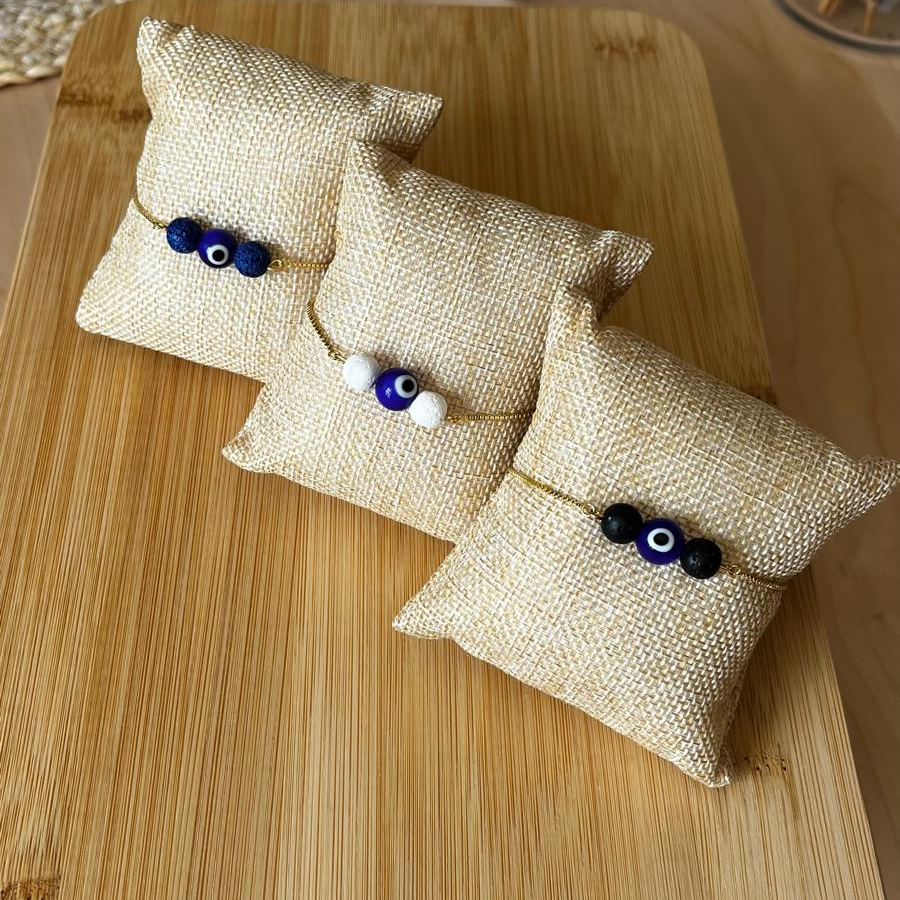 Pulseira Difusora – Aço Inox Dourado, Pedra Vulcânica Azul e Olho Grego