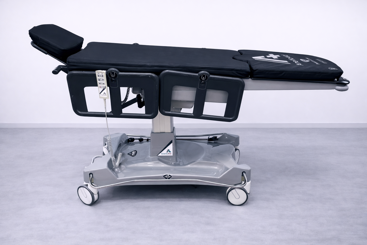 Stół operacyjno - zabiegowy elektryczny ANETIC AID QA4