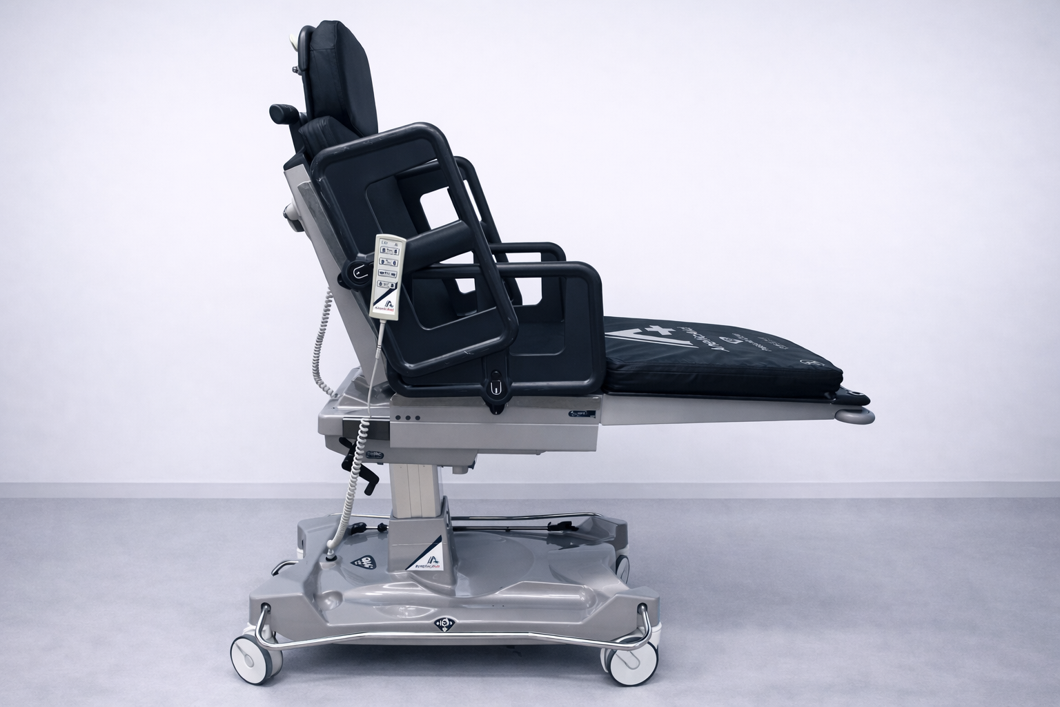 Stół operacyjno - zabiegowy elektryczny ANETIC AID QA4