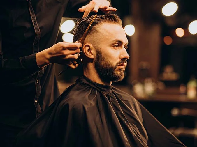 Corte de cabello moderno con Barba