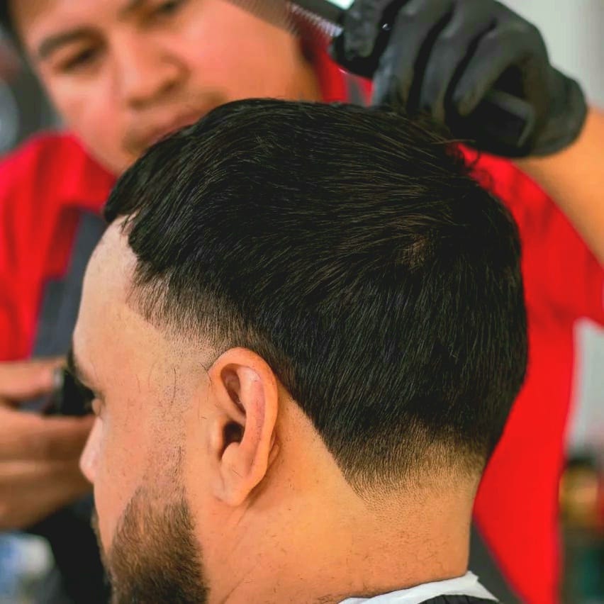  Corte de cabello moderno con Barba 