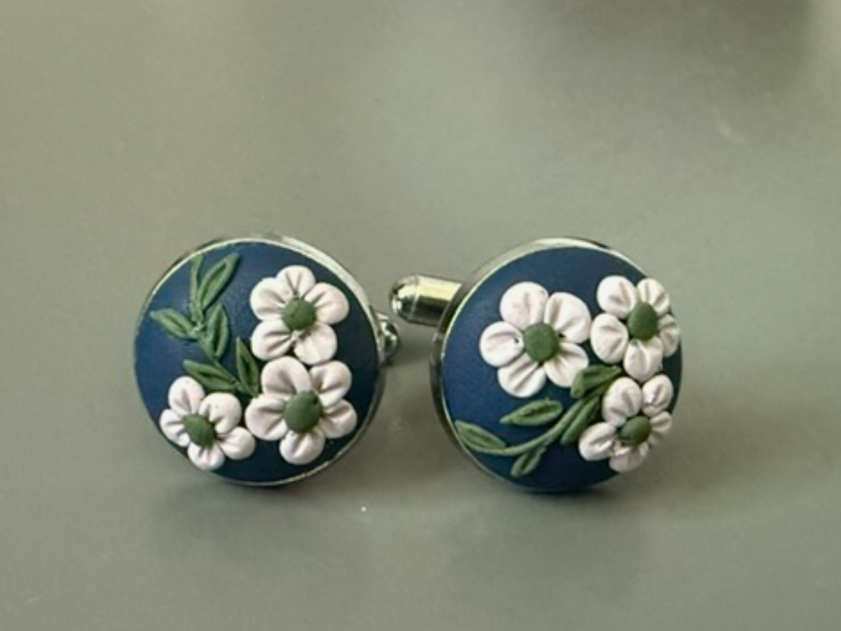 Men's Elegance Collection - Handcrafted Oxford Bloom Men's Cufflinks