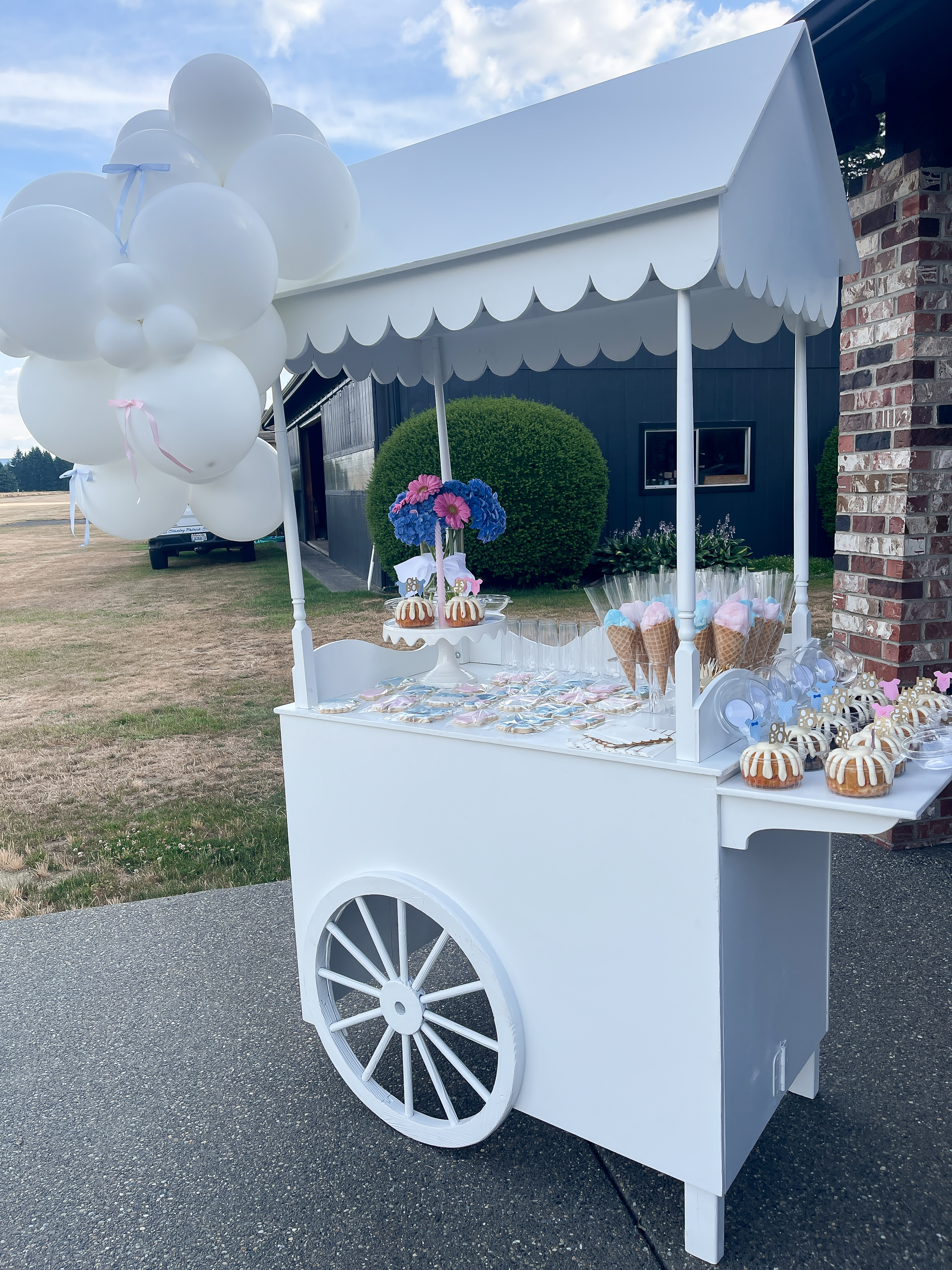 Dessert cart