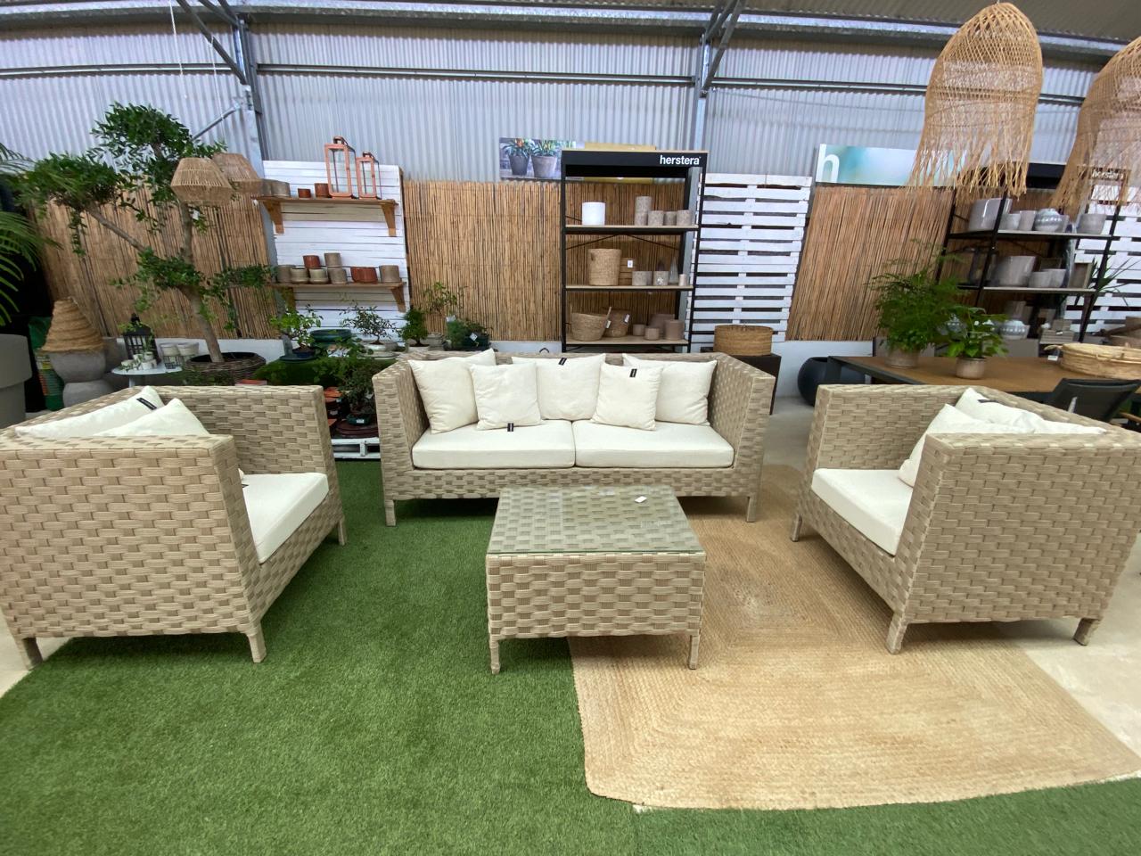 Norway Outdoor Lounge Set – Elegent Comfort in Handwoven Wicker