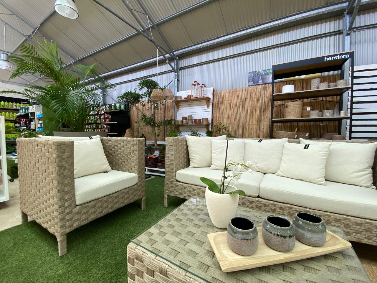 Norway Outdoor Lounge Set – Elegent Comfort in Handwoven Wicker