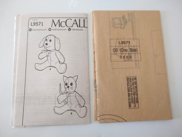 McCall’s L9571 Sewing Pattern – Stuffed Cat & Dog Plush Toys