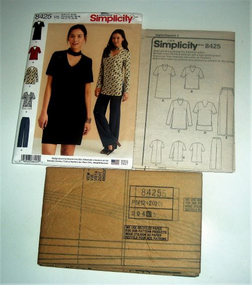 Simplicity 8425 Misses Tunic, Dress & Pants Sewing Pattern (Sizes 12–20, 2017)